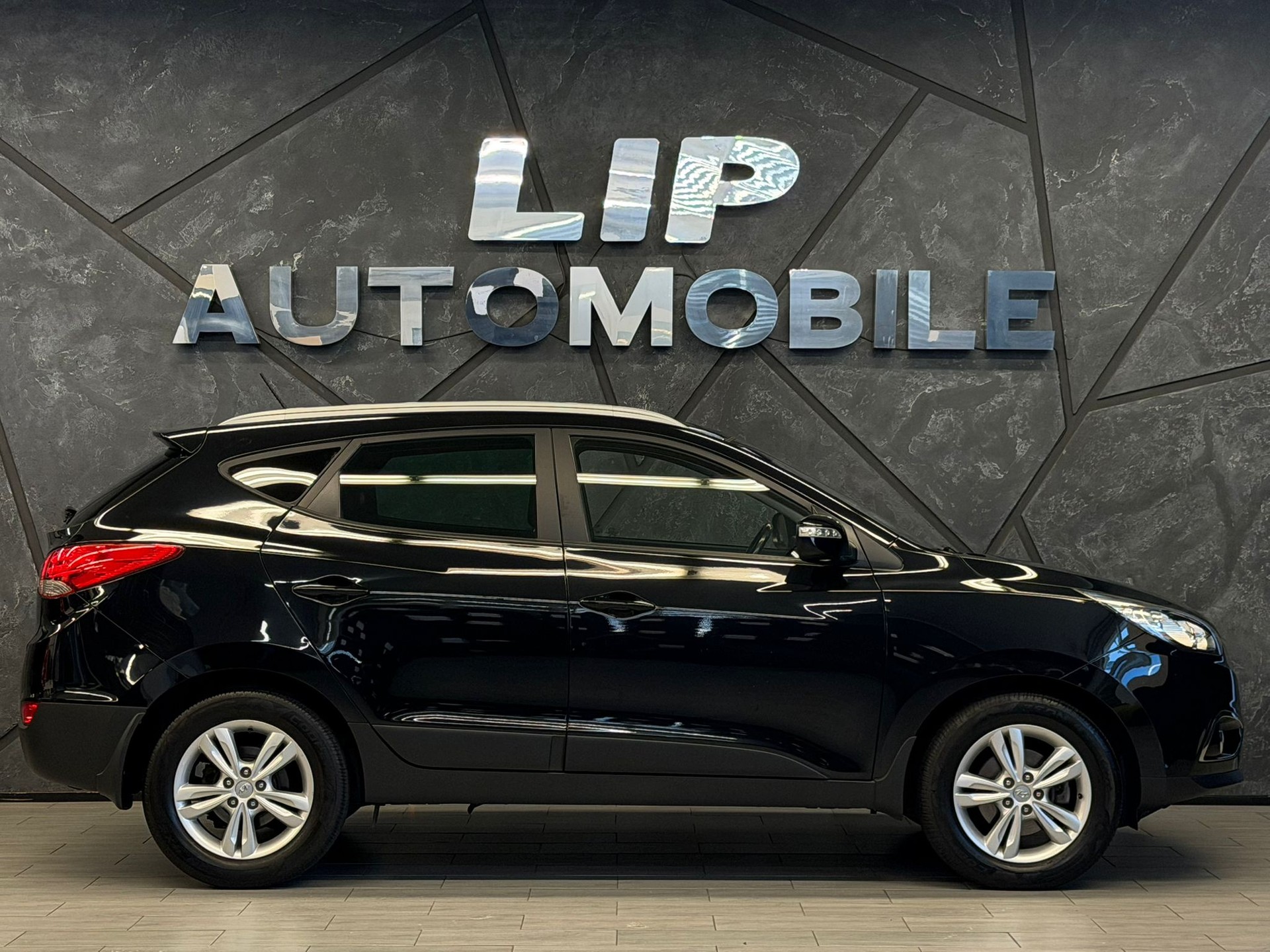 HYUNDAI iX 35 2.0 CRDi Premium 4WD Automatic-showroom-element-3