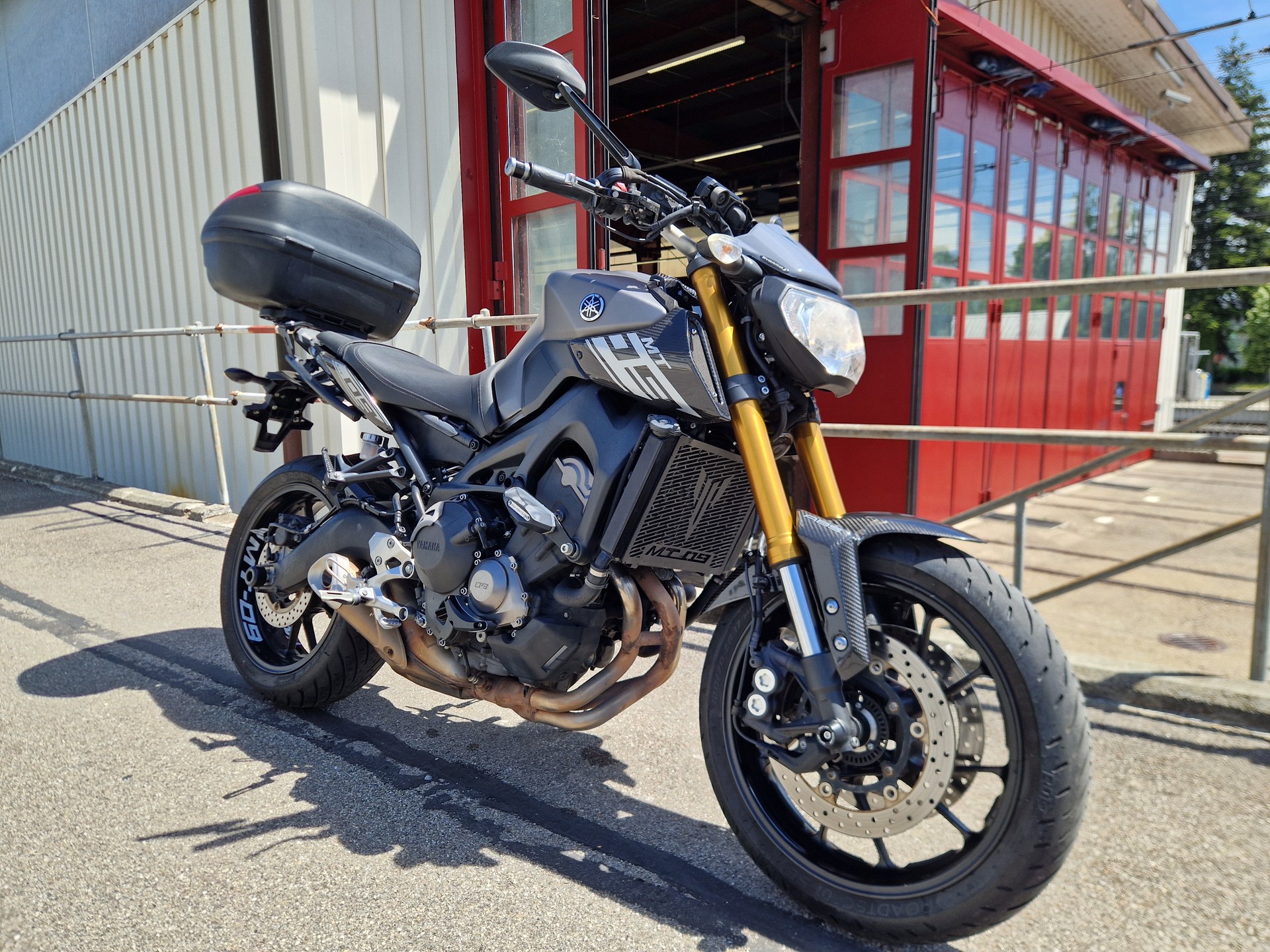 YAMAHA MT-09 ABS-showroom-element-1