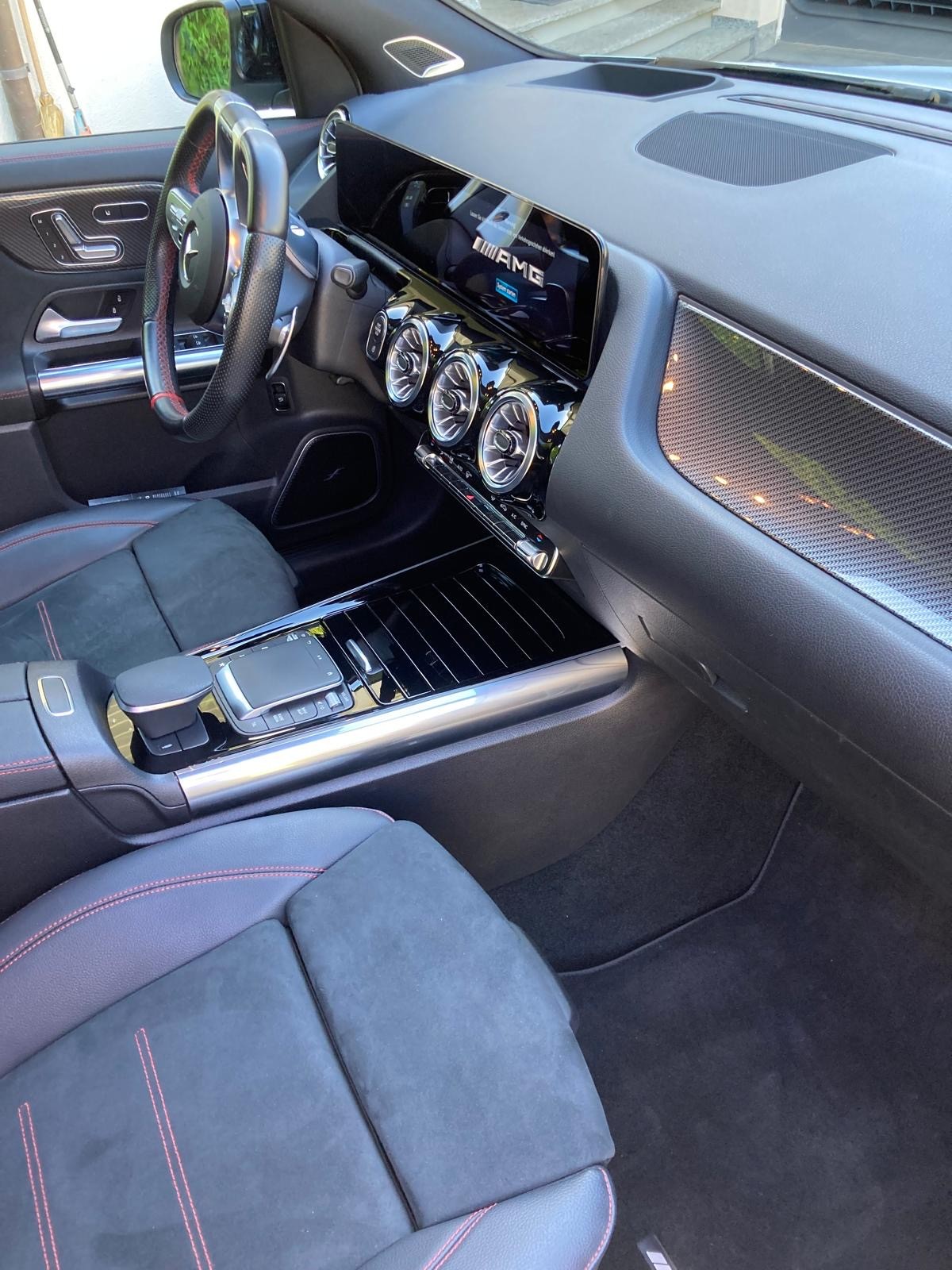 MERCEDES-BENZ GLA 35 AMG 4Matic 8G-Speedshift DCT-image-29