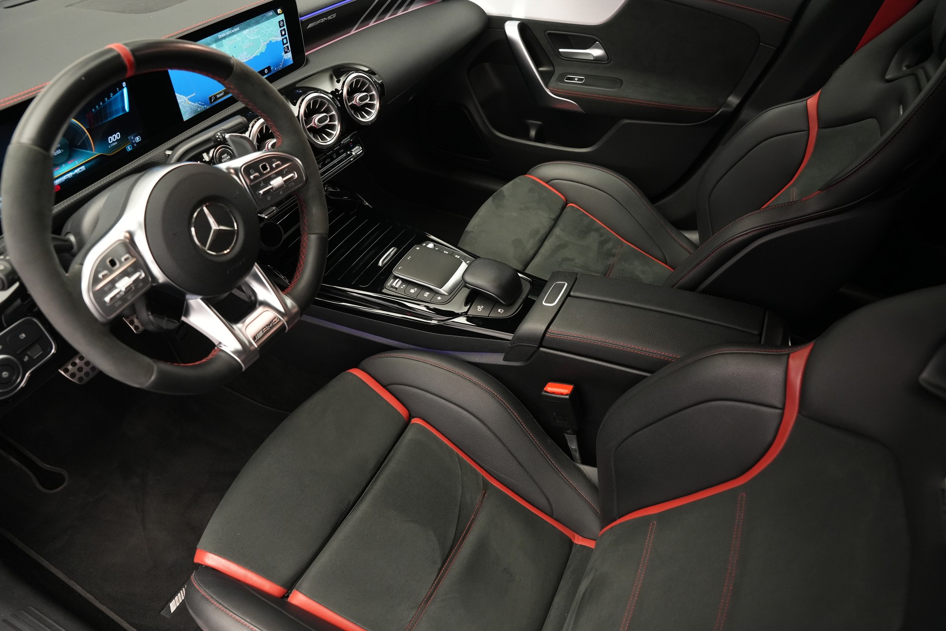 MERCEDES-BENZ CLA 45 S AMG 4Matic+ 8G-DCT *CH-Fahrzeug* *Aero Paket* *Schalensitze*-image-11