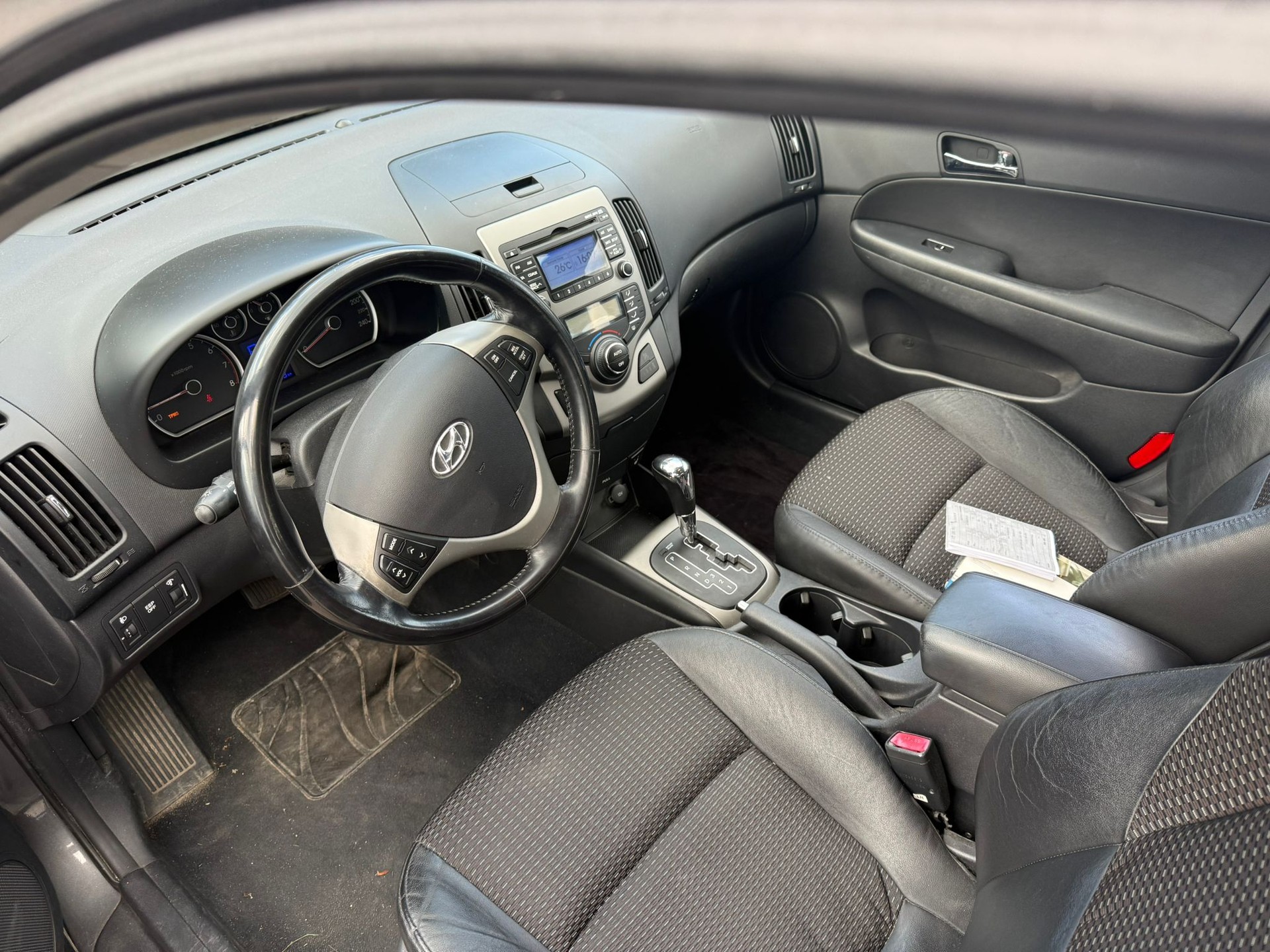 HYUNDAI i30 2.0 Premium Automatic-image-9