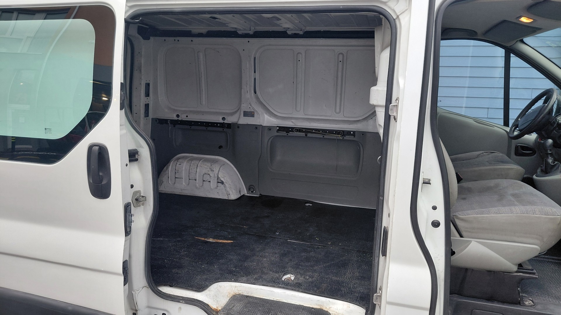 RENAULT Trafic 2.0 dCi 115 2.9t L1H1-image-10