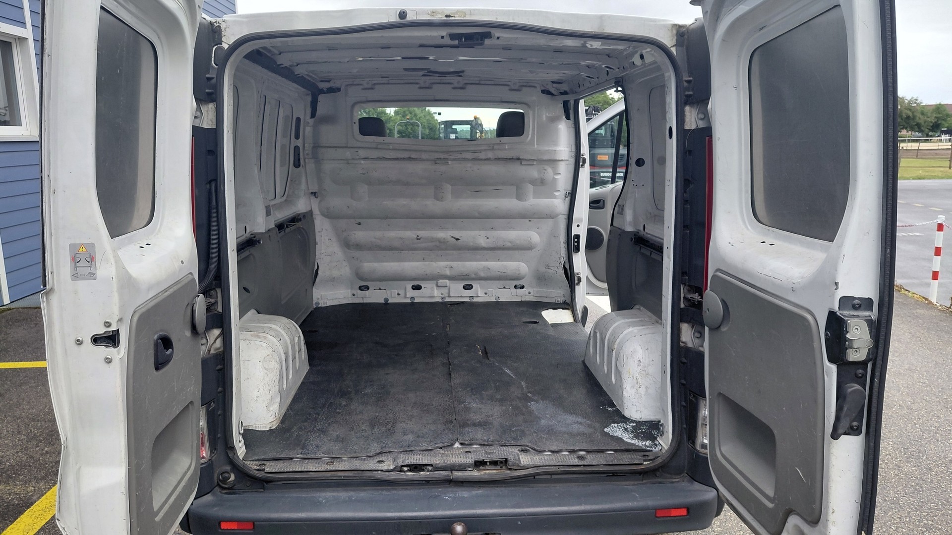 RENAULT Trafic 2.0 dCi 115 2.9t L1H1-image-11