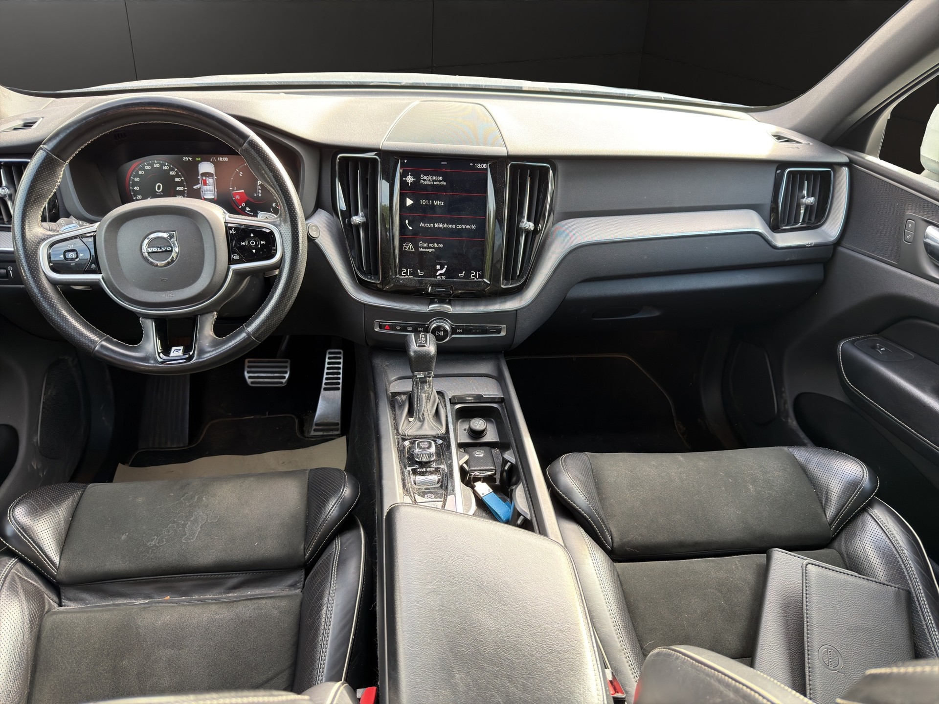 VOLVO XC60 D4 AWD R-Design Geartronic-image-9