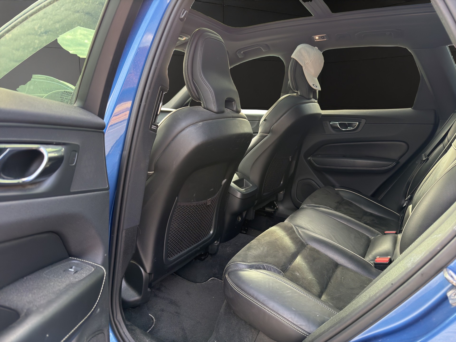 VOLVO XC60 D4 AWD R-Design Geartronic-image-14