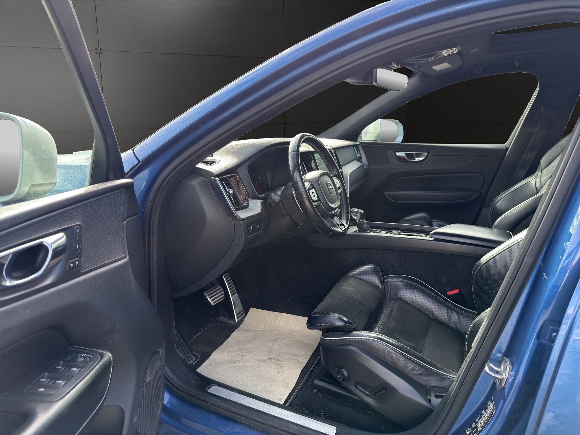 VOLVO XC60 D4 AWD R-Design Geartronic-image-13
