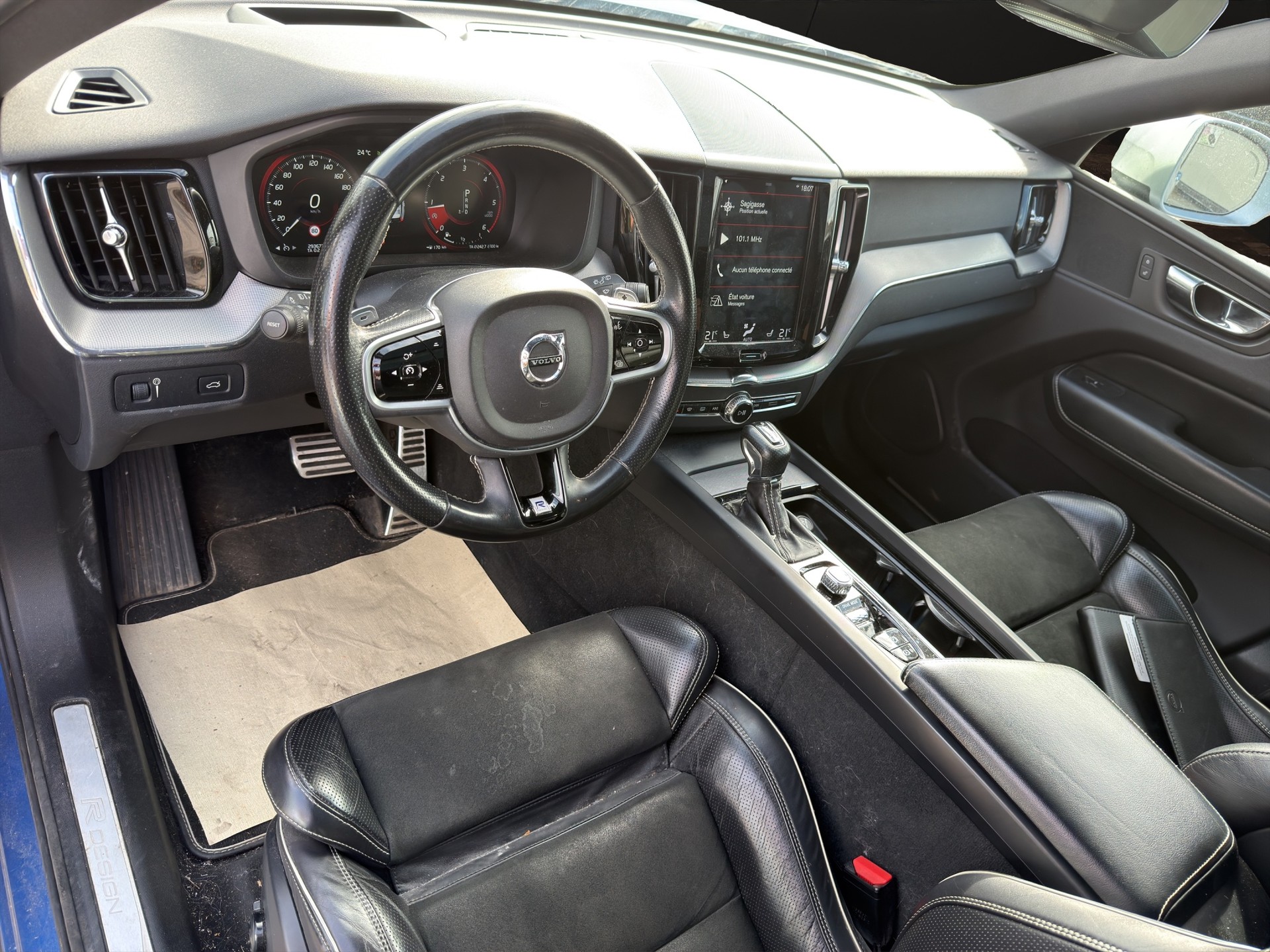 VOLVO XC60 D4 AWD R-Design Geartronic-image-15