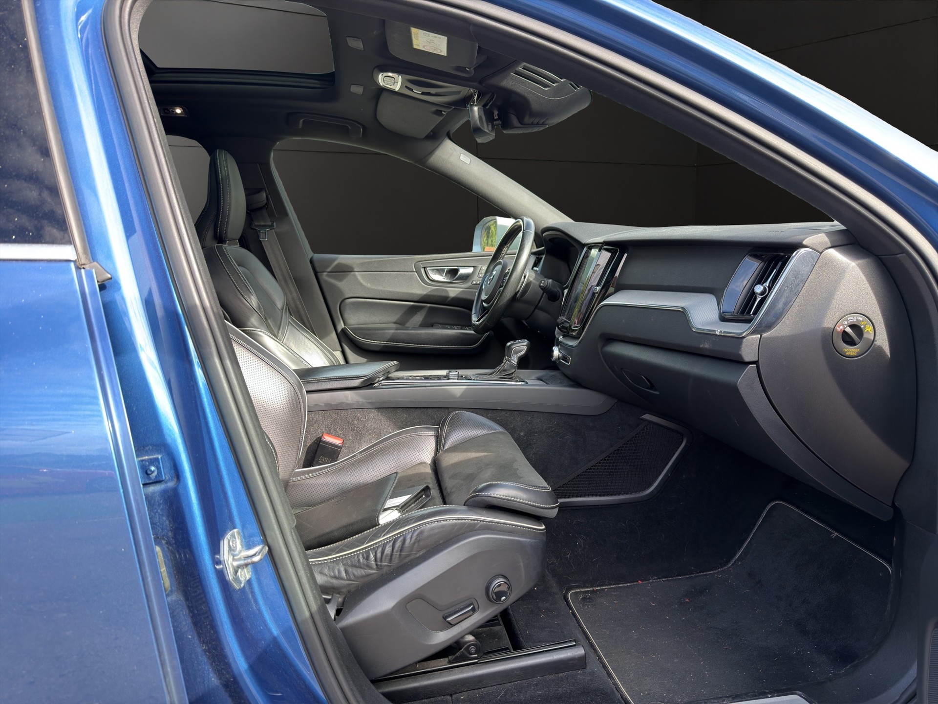 VOLVO XC60 D4 AWD R-Design Geartronic-image-17