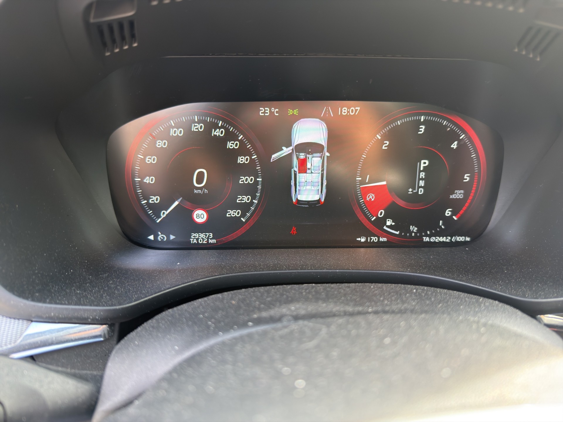 VOLVO XC60 D4 AWD R-Design Geartronic-image-18