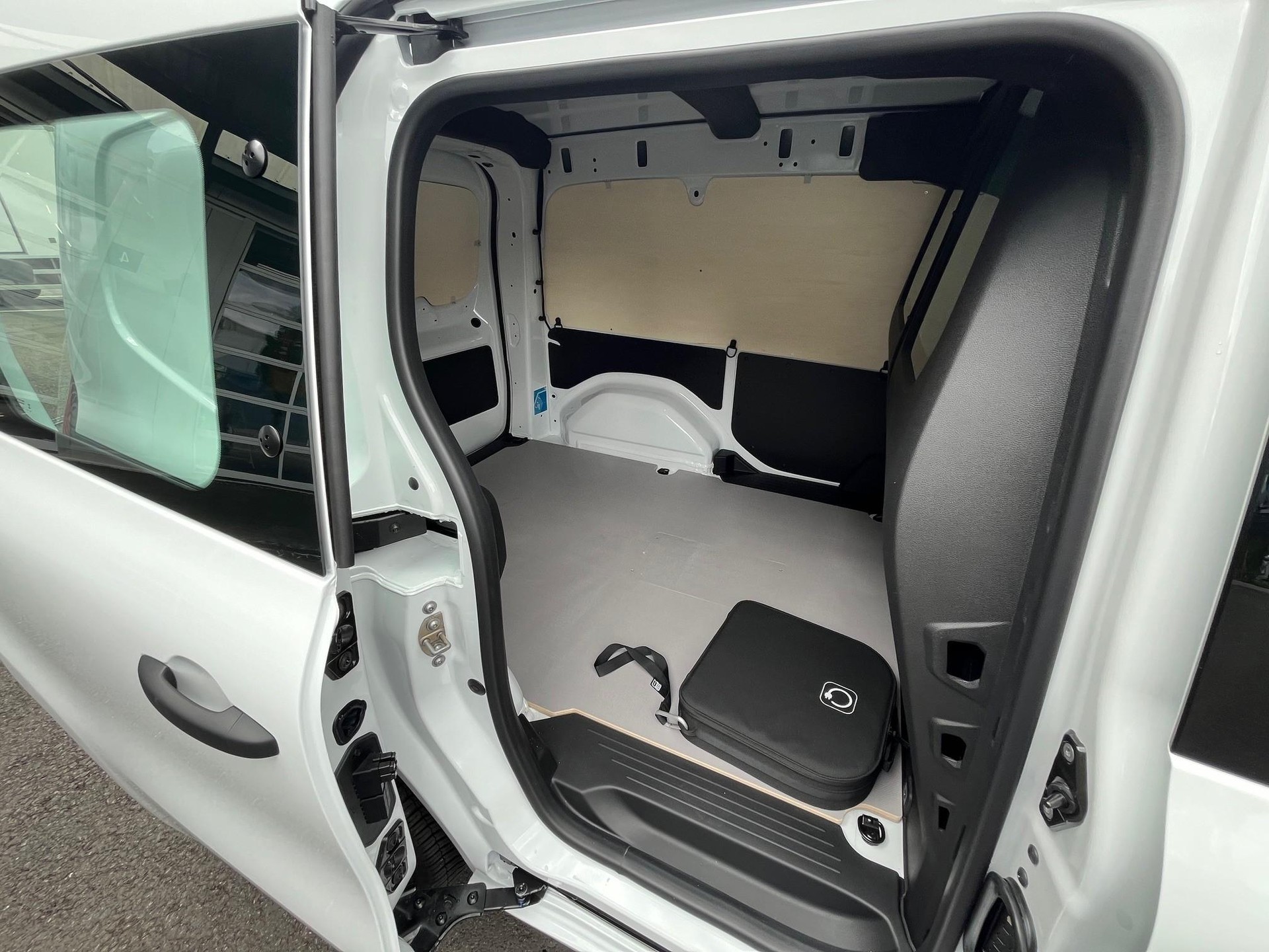 MERCEDES-BENZ eCitan Kaw. S 45 kWh Worker-image-10