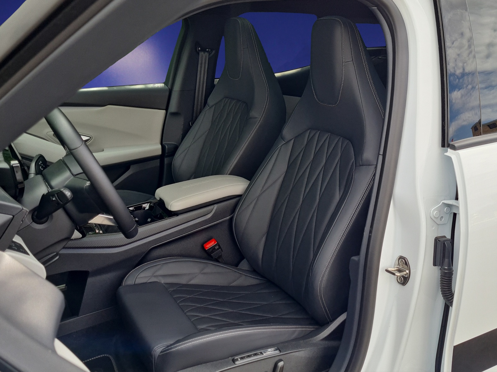 FORD Explorer Extended Range (79 kWh) Premium 4x4 AUTOMAT-image-6