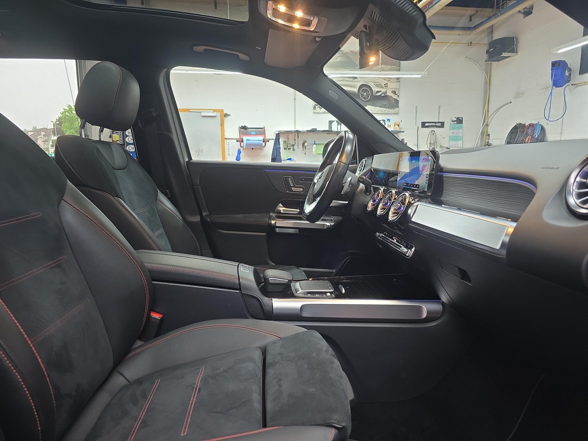 MERCEDES-BENZ GLB 220 d 4MATIC AMG Line-image-6