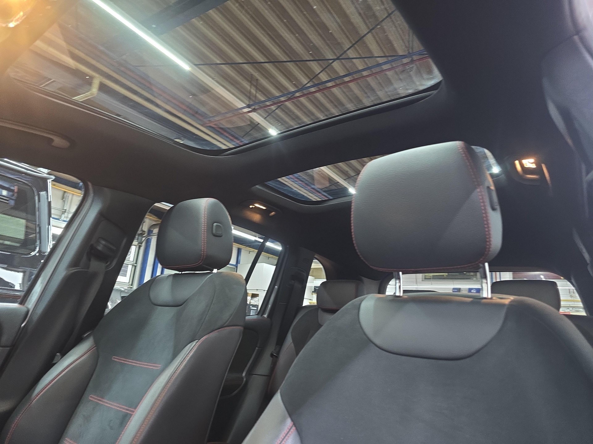 MERCEDES-BENZ GLB 220 d 4MATIC AMG Line-image-8