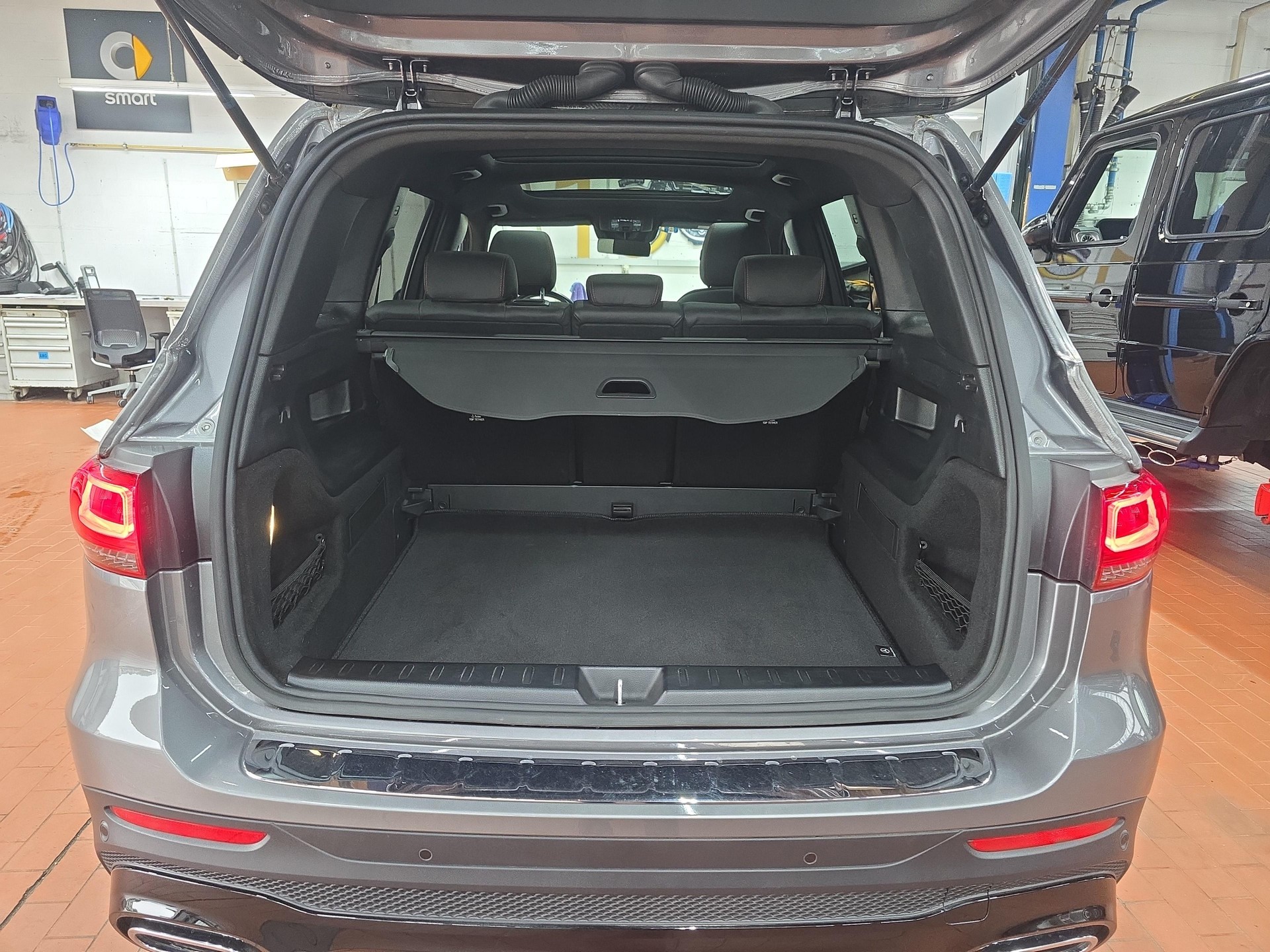 MERCEDES-BENZ GLB 220 d 4MATIC AMG Line-image-10