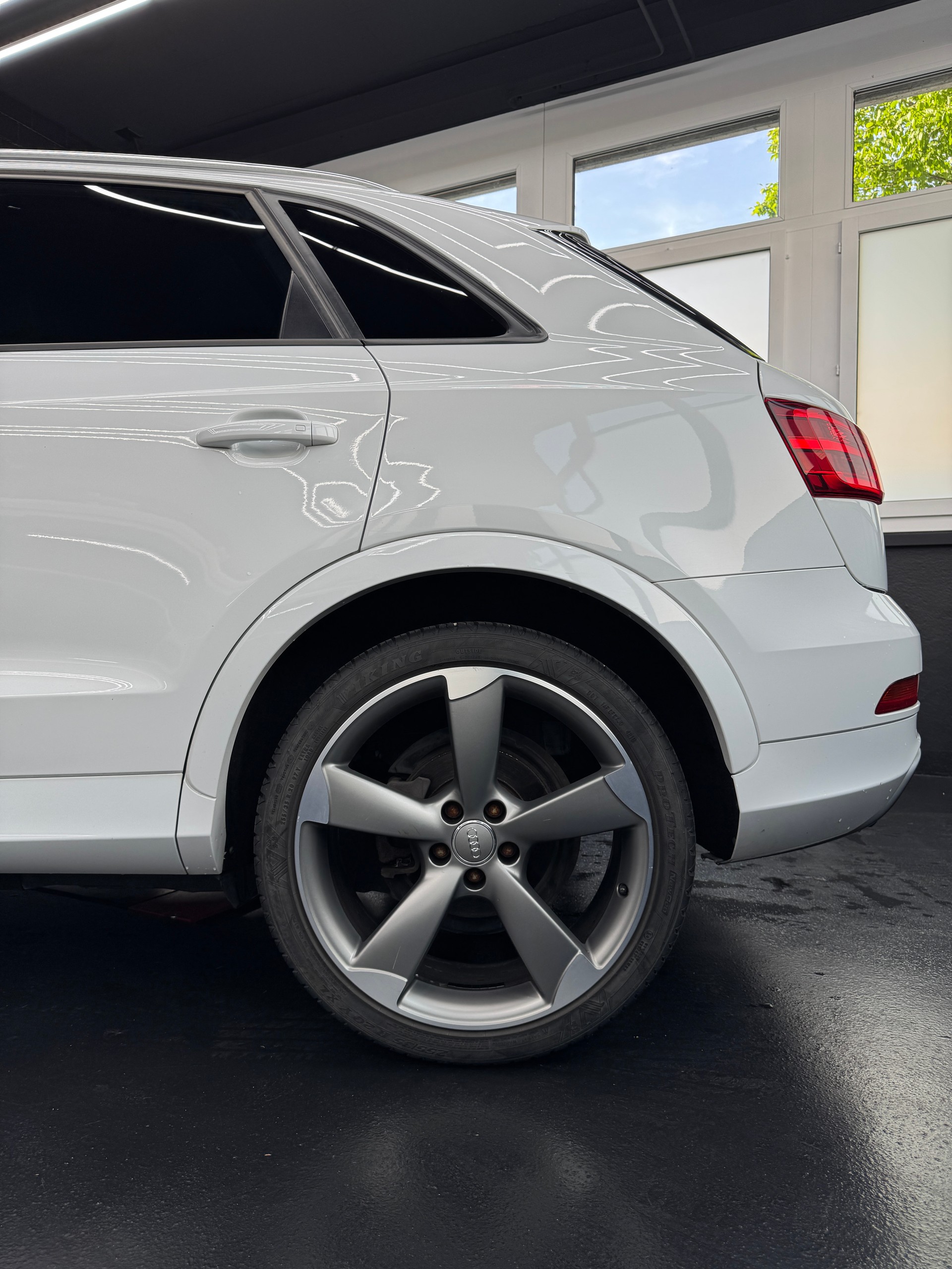 AUDI Q3 2.0 TDI quattro S-tronic-image-5