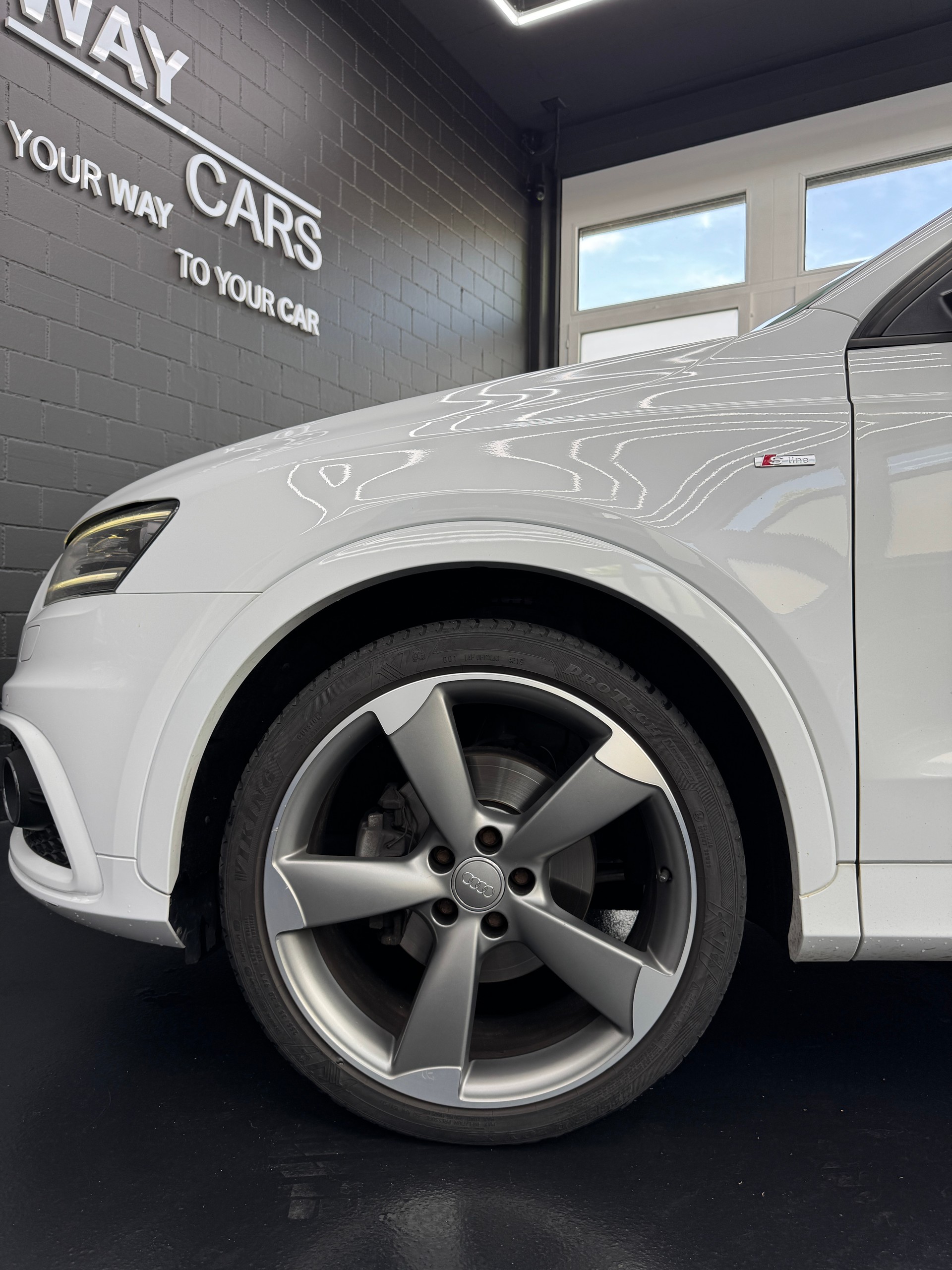 AUDI Q3 2.0 TDI quattro S-tronic-image-4