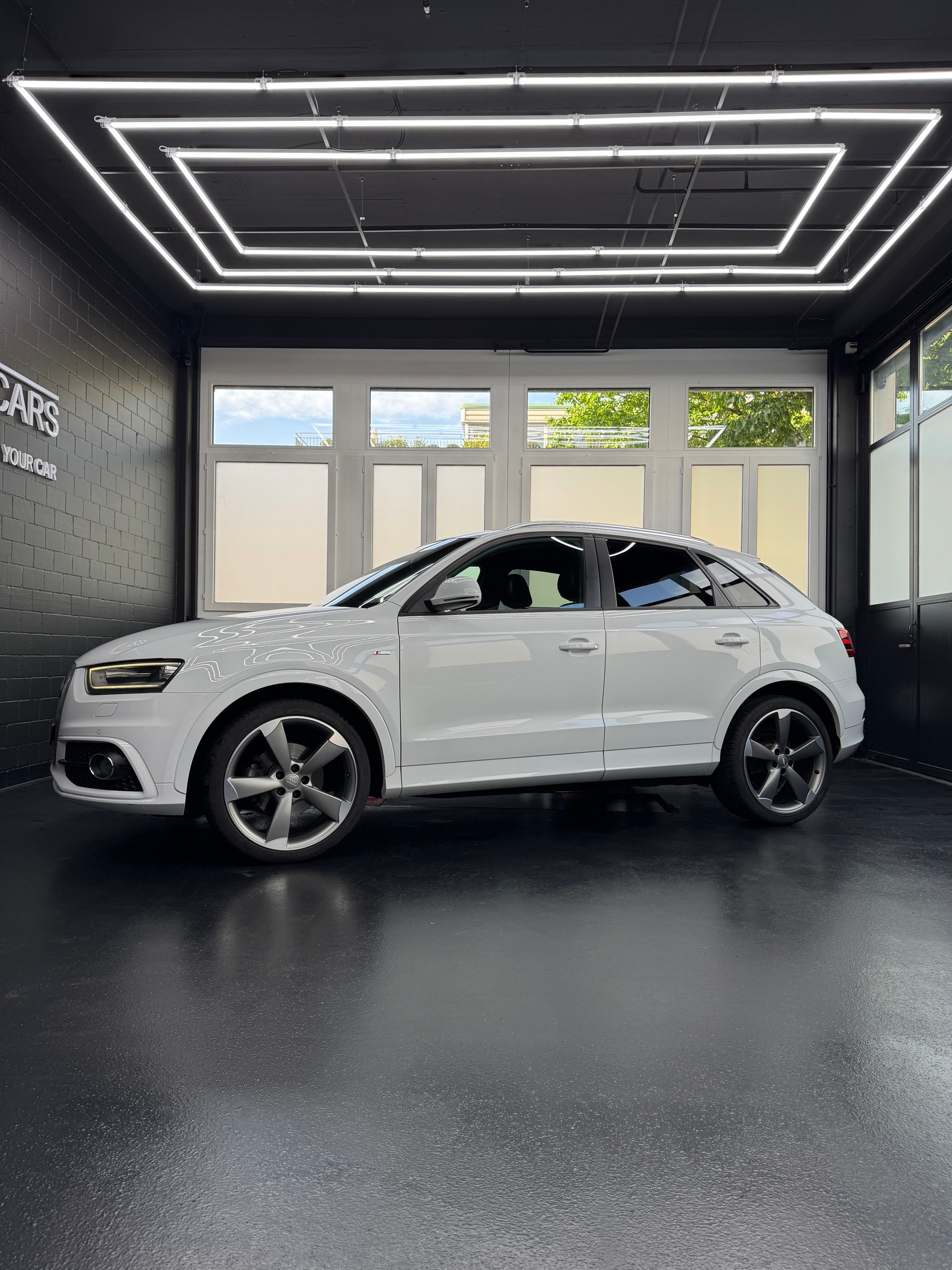 AUDI Q3 2.0 TDI quattro S-tronic-image-1