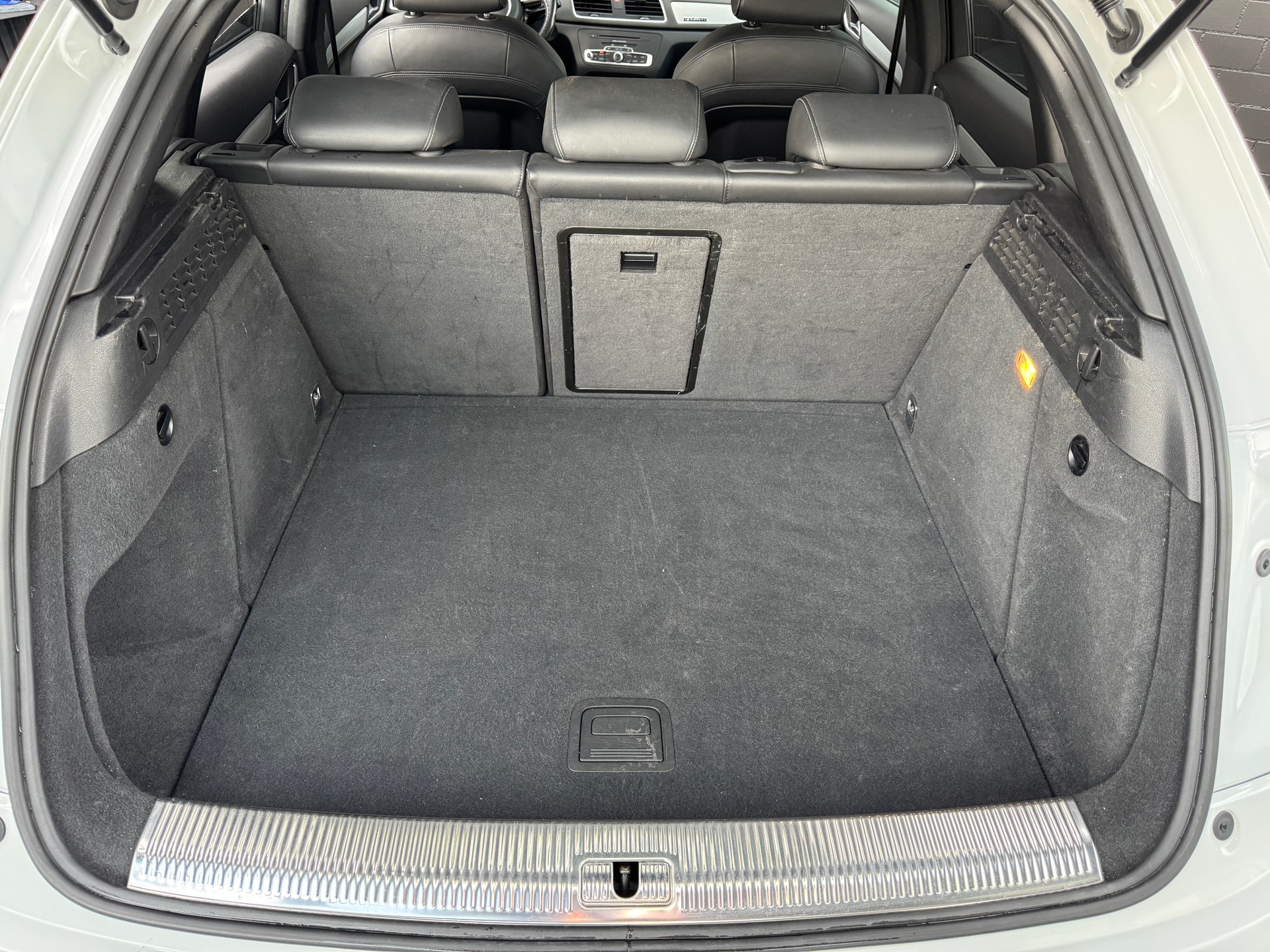AUDI Q3 2.0 TDI quattro S-tronic-image-13