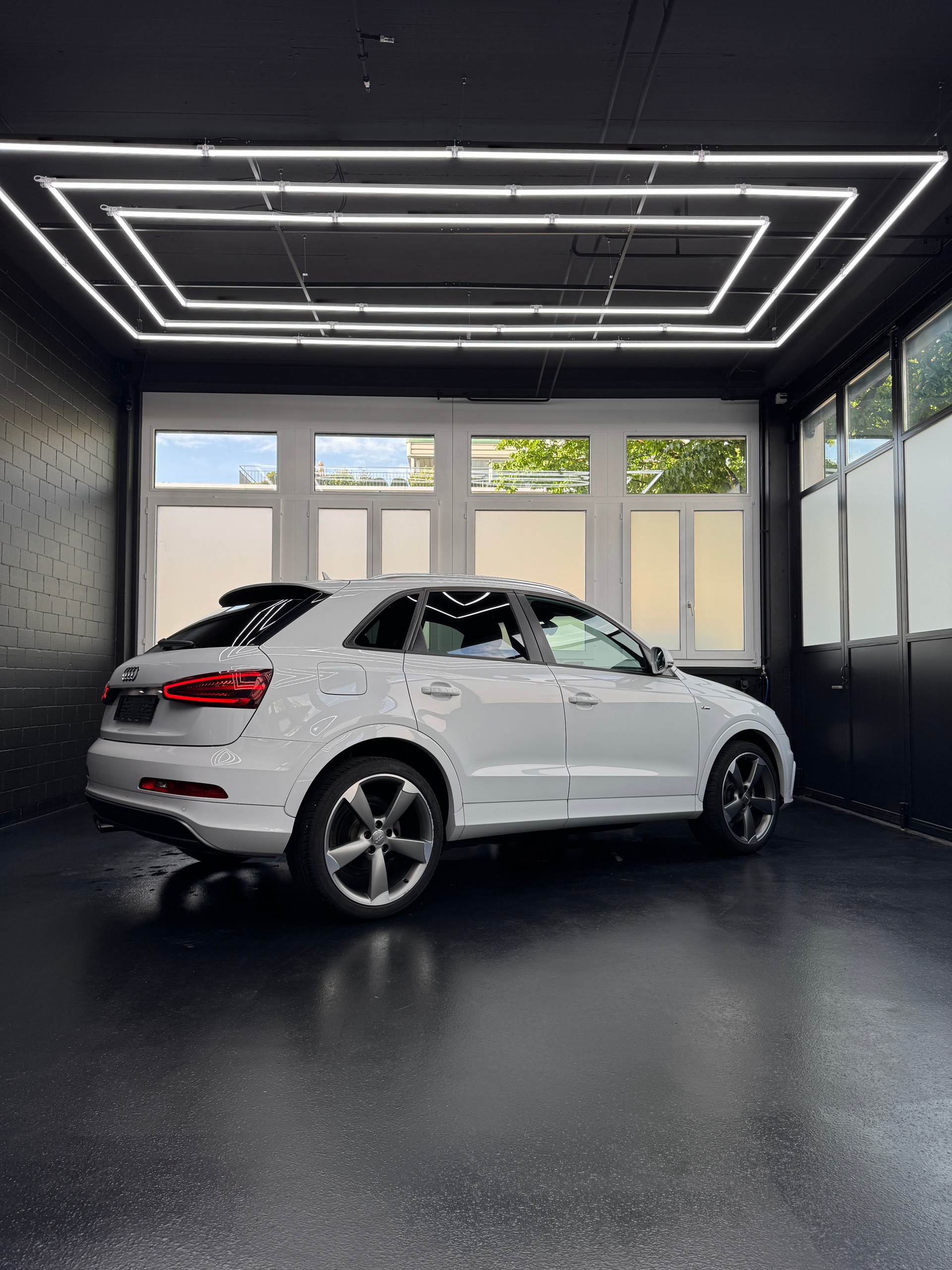 AUDI Q3 2.0 TDI quattro S-tronic-image-2