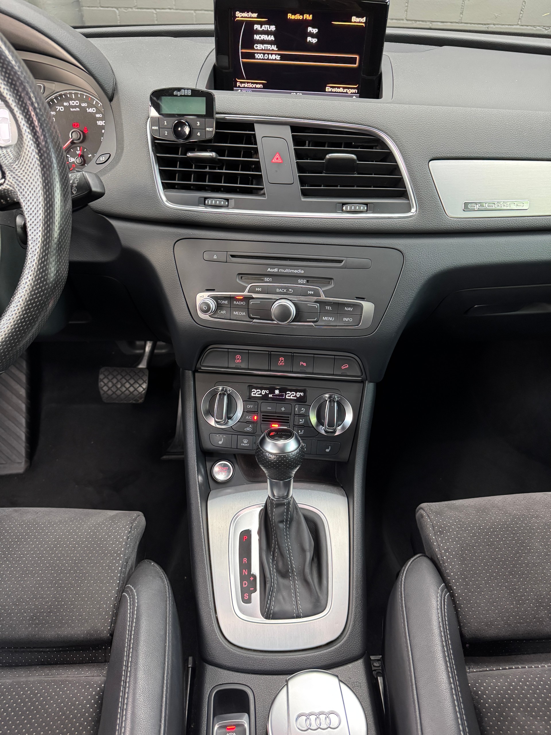 AUDI Q3 2.0 TDI quattro S-tronic-image-9