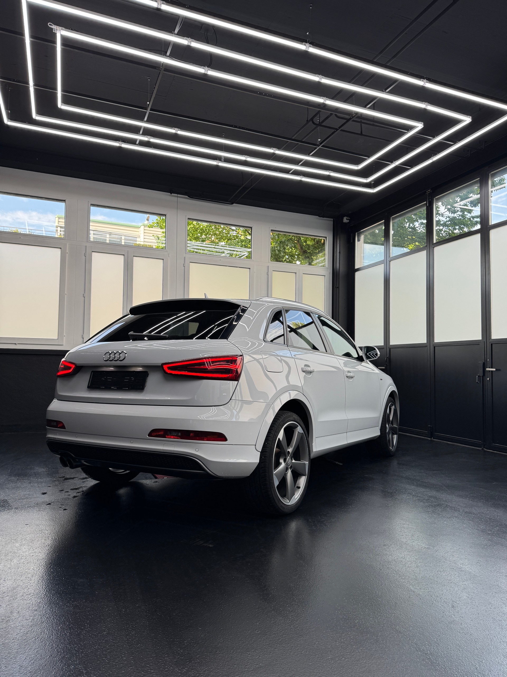 AUDI Q3 2.0 TDI quattro S-tronic-image-3