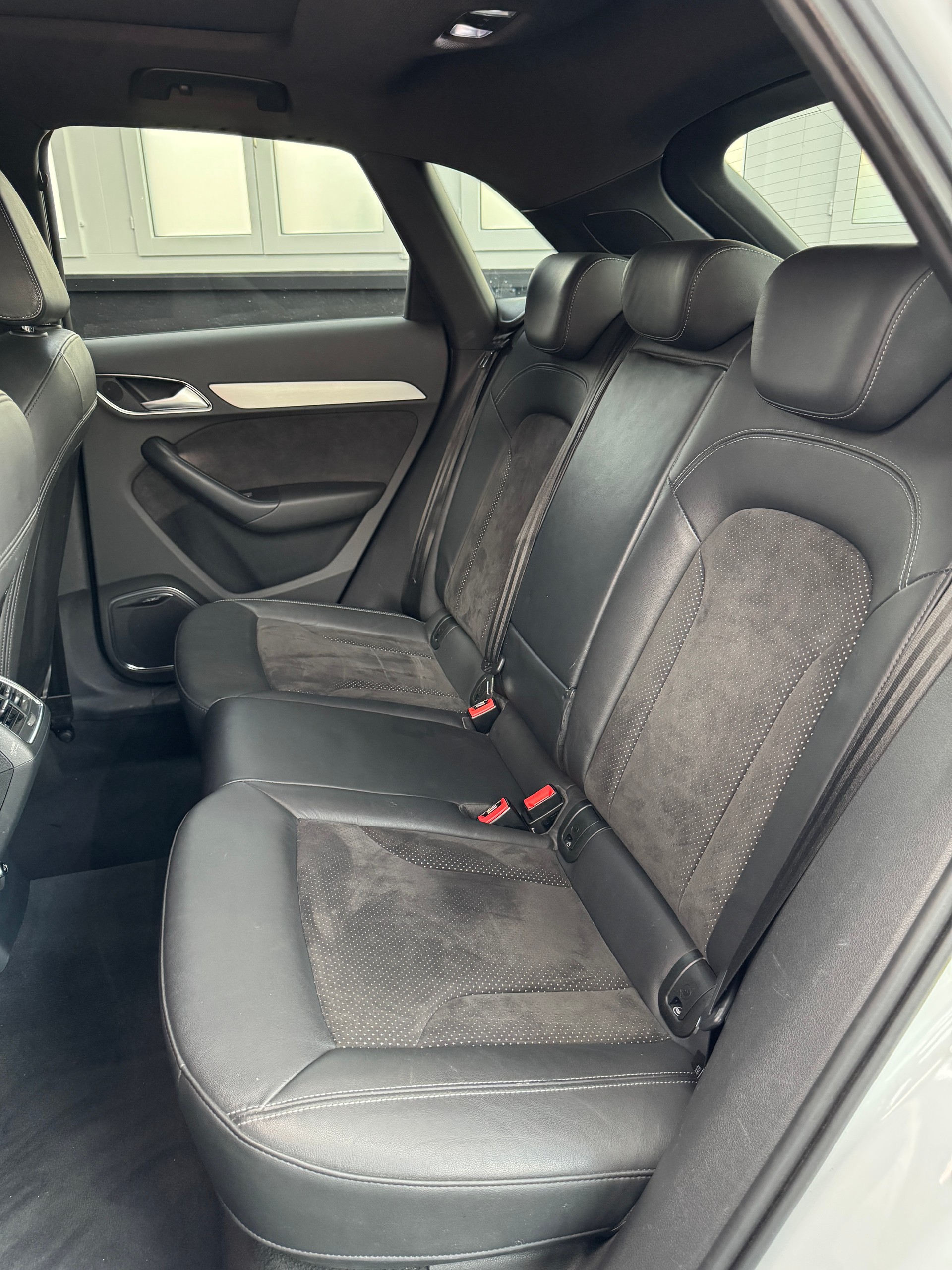 AUDI Q3 2.0 TDI quattro S-tronic-image-11
