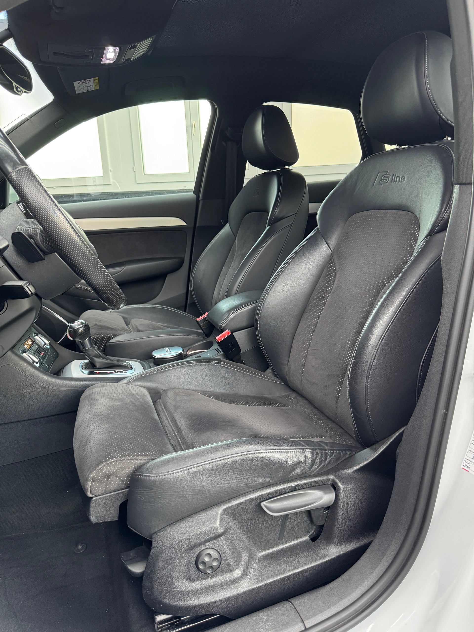 AUDI Q3 2.0 TDI quattro S-tronic-image-6
