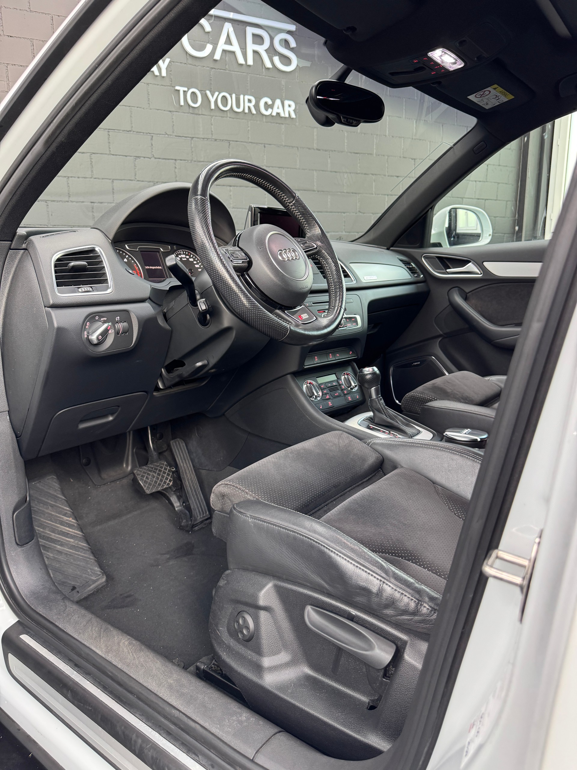 AUDI Q3 2.0 TDI quattro S-tronic-image-7