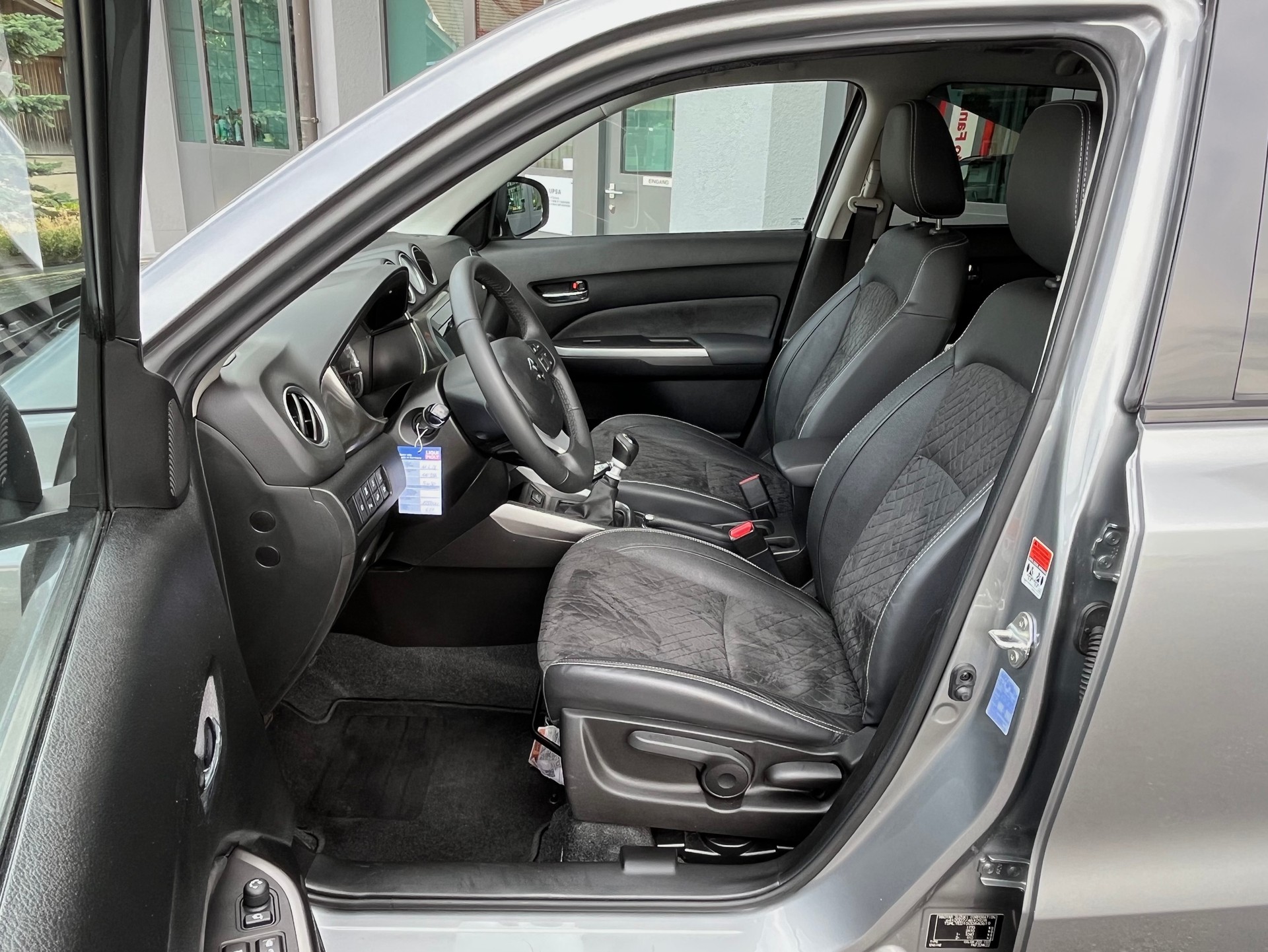 SUZUKI Vitara 1.4 Boosterjet Compact Top Hybrid-image-10