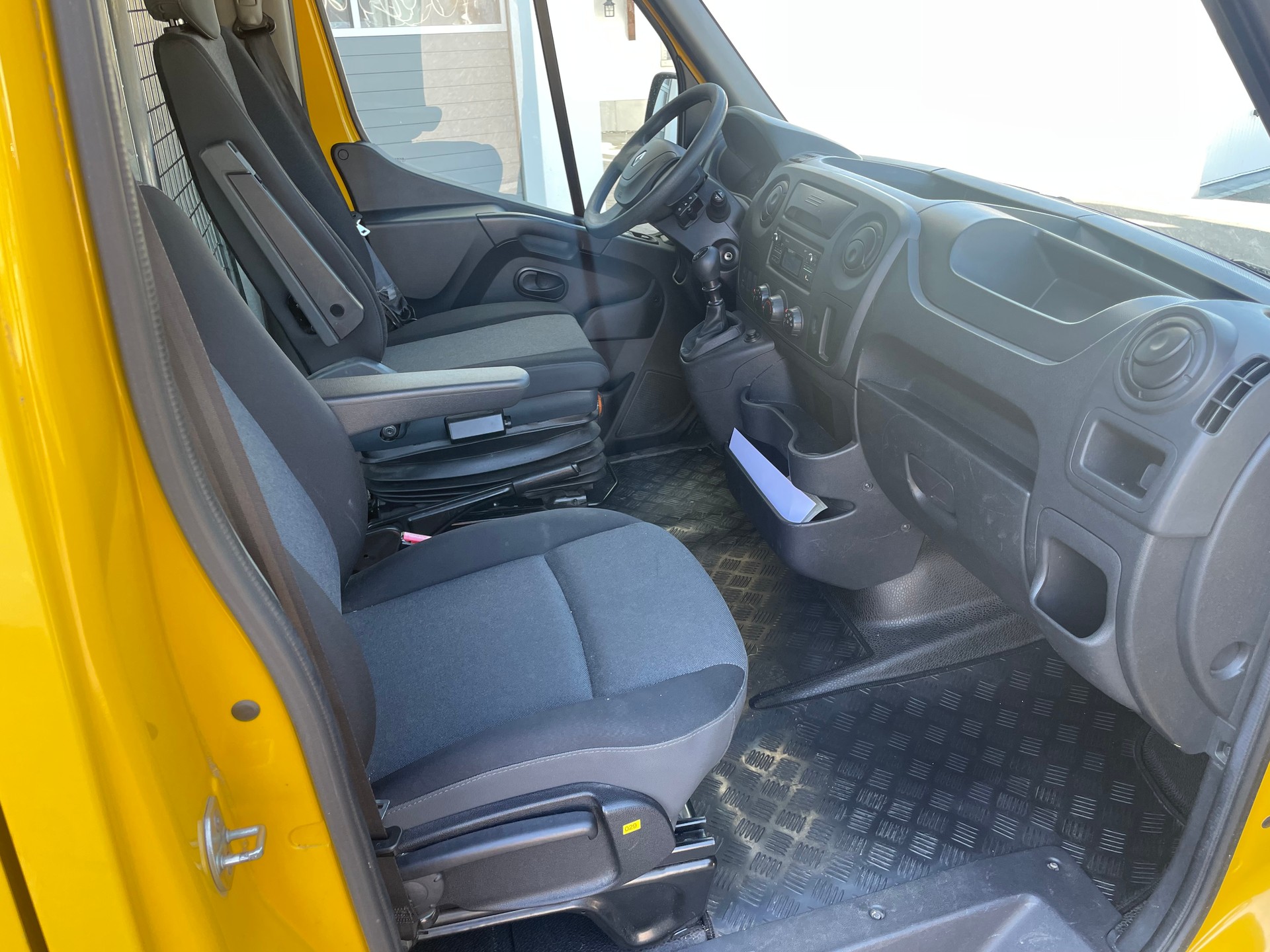 RENAULT Master T35 2.3dCi 130 L3H3-image-9