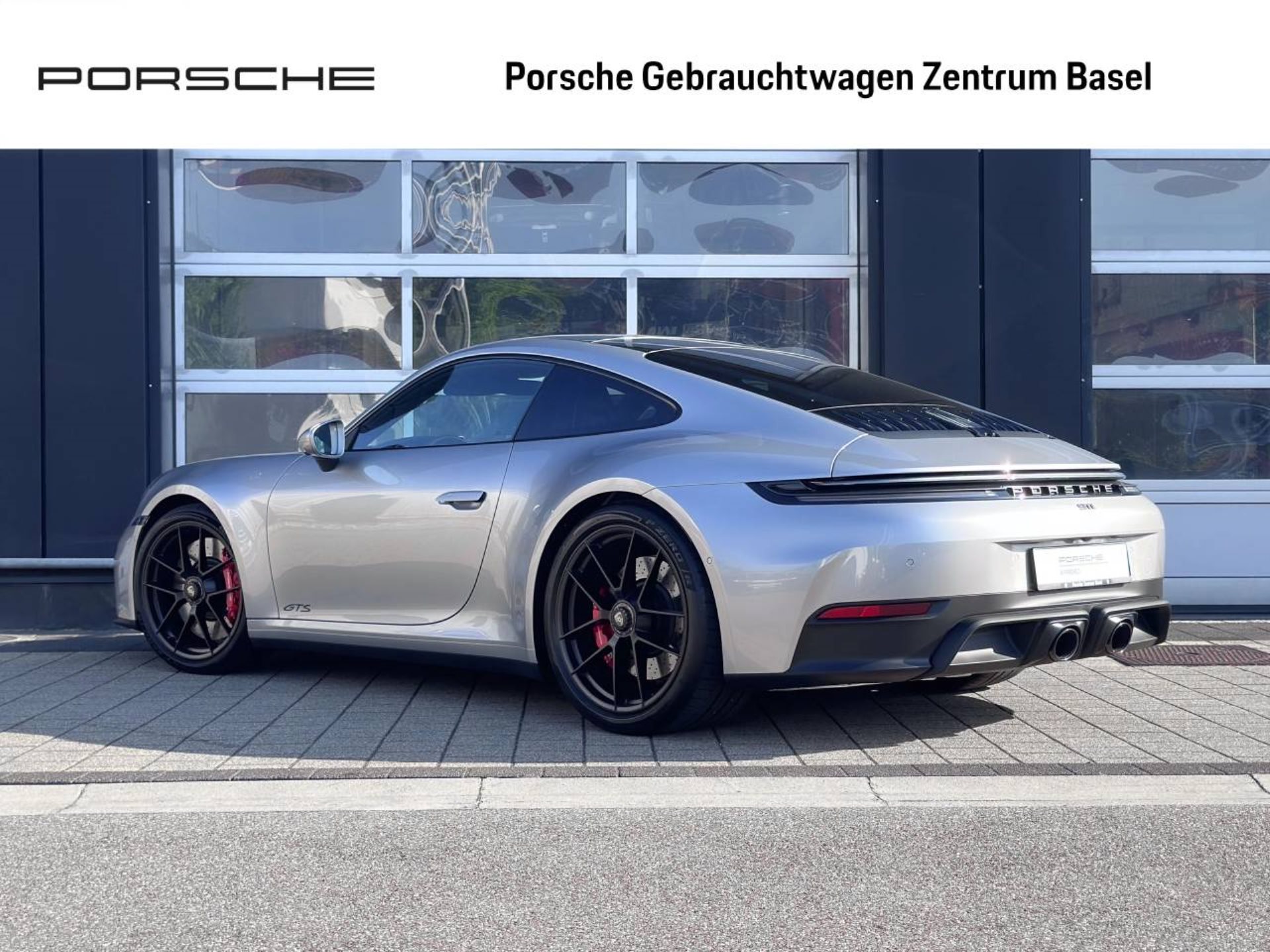 PORSCHE 911 Carrera 4 GTS-image-7
