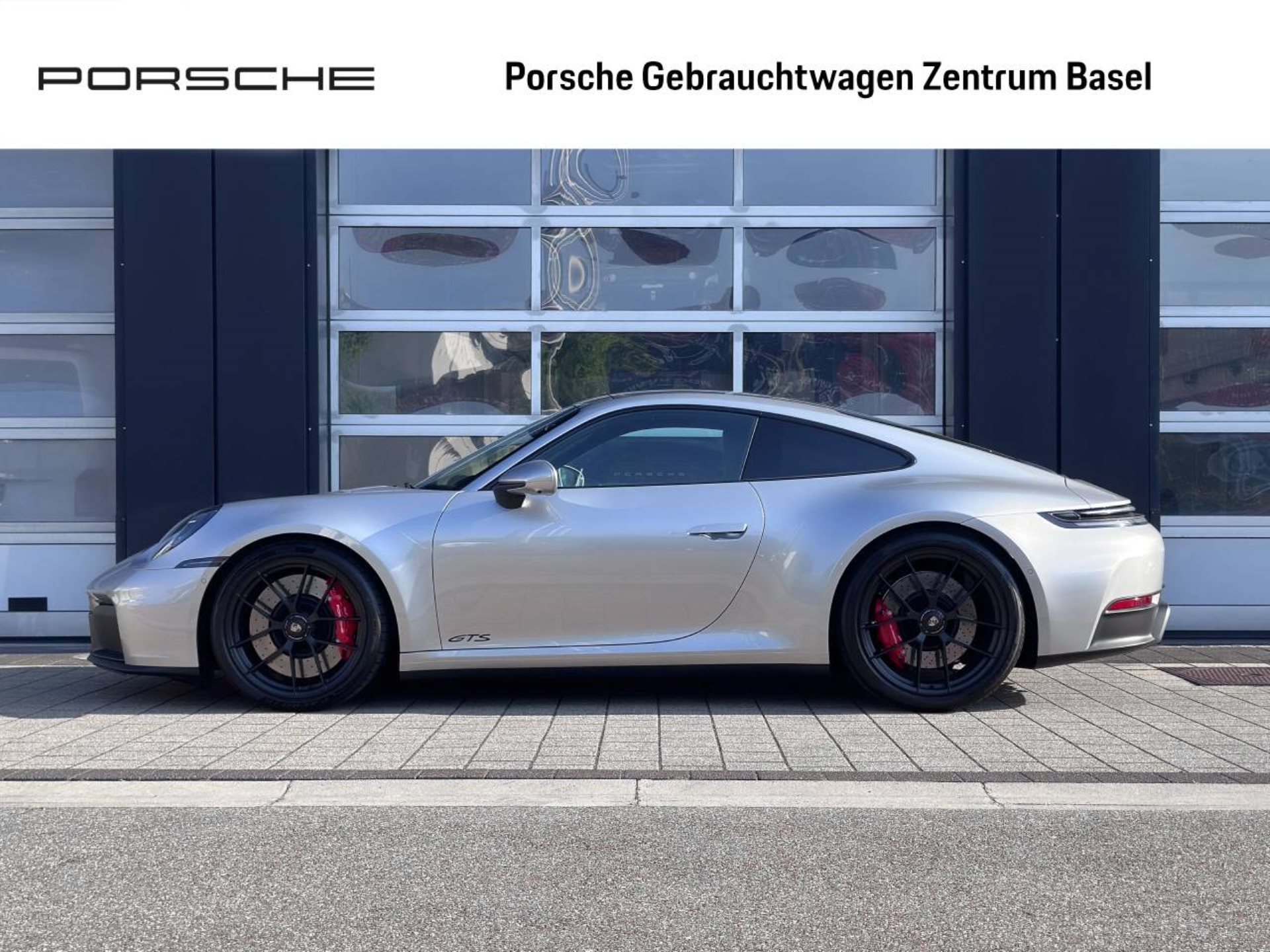 PORSCHE 911 Carrera 4 GTS-image-5