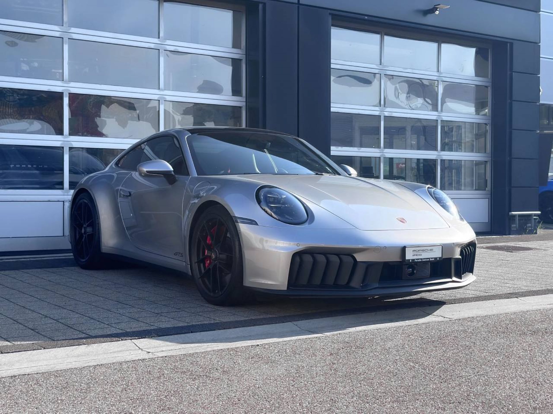 PORSCHE 911 Carrera 4 GTS-image-10