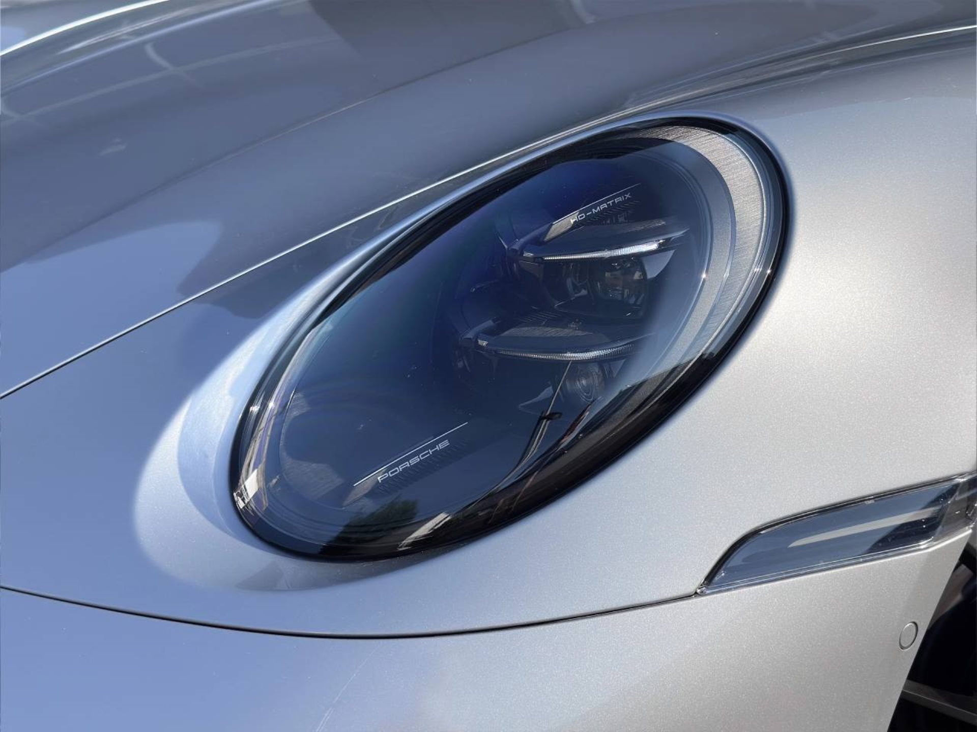 PORSCHE 911 Carrera 4 GTS-image-12