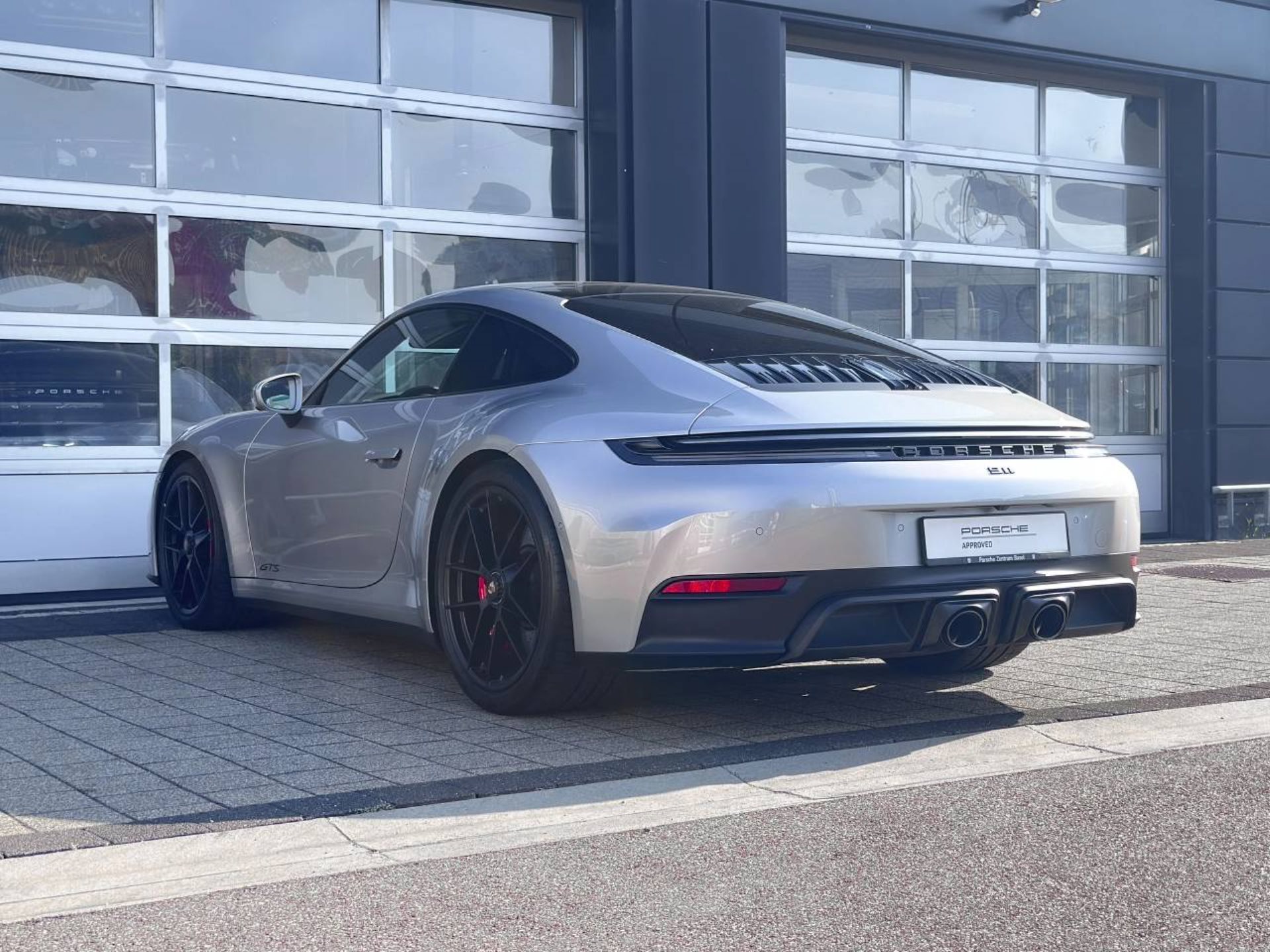 PORSCHE 911 Carrera 4 GTS-image-9
