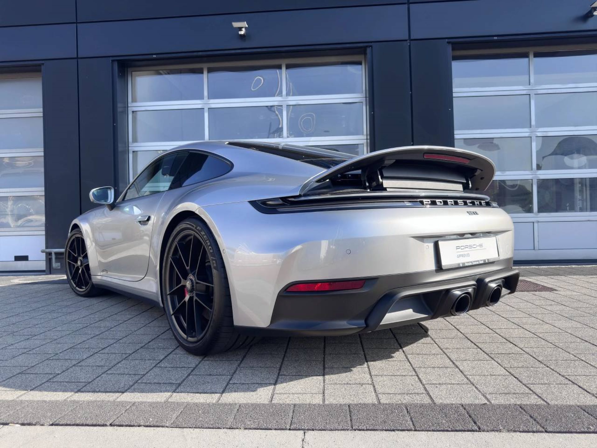 PORSCHE 911 Carrera 4 GTS-image-11
