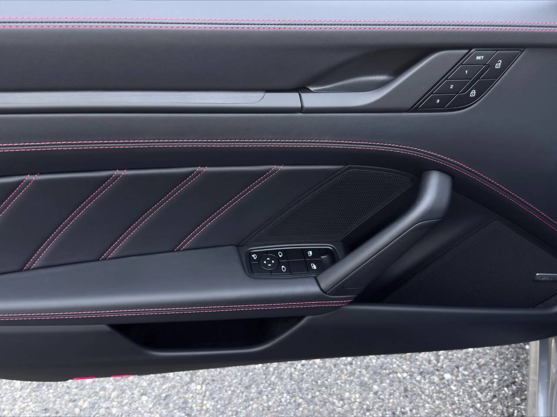 PORSCHE 911 Carrera 4 GTS-image-27