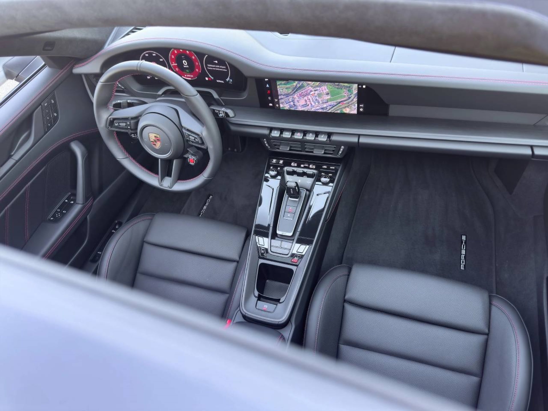 PORSCHE 911 Carrera 4 GTS-image-17