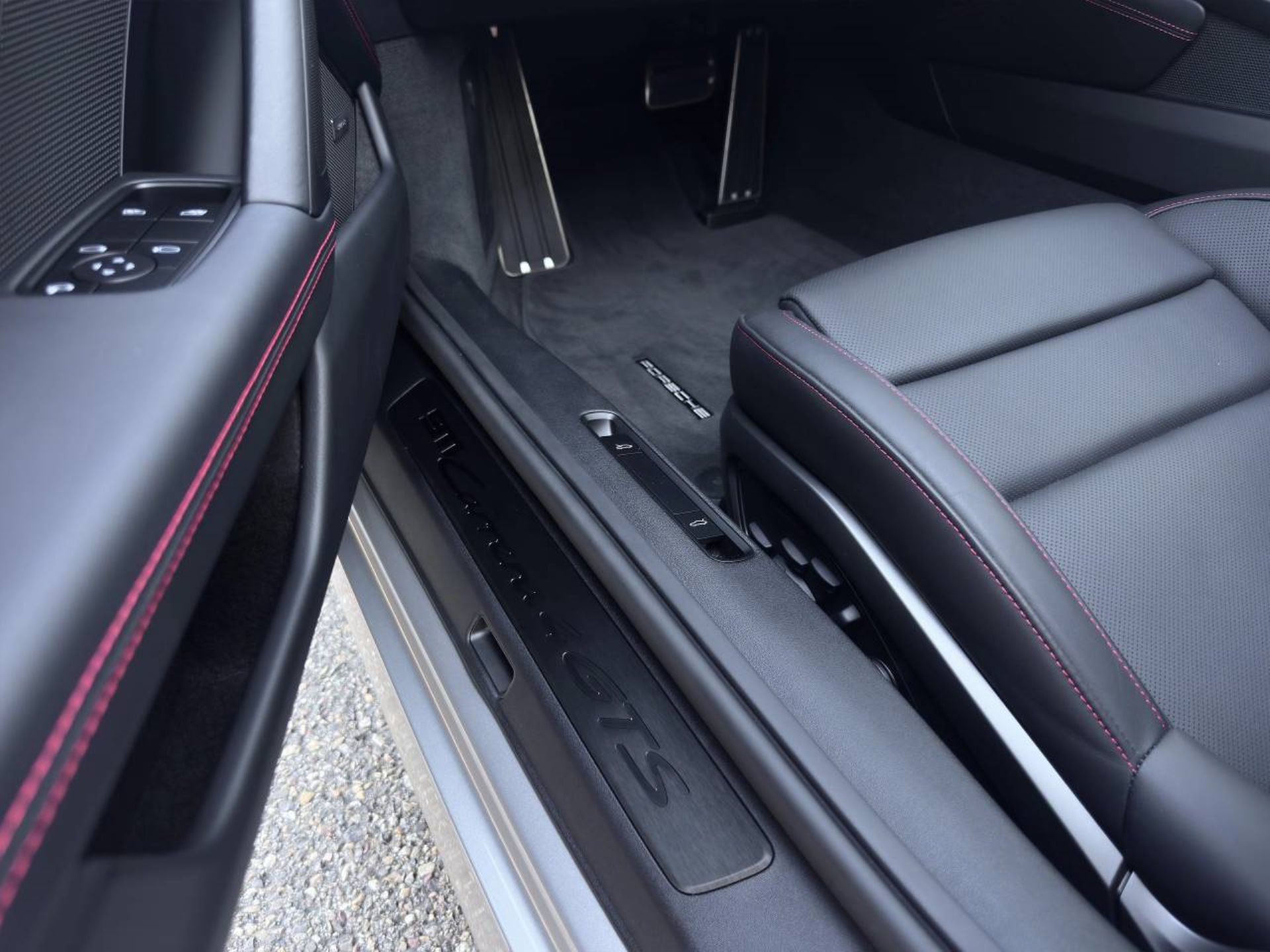 PORSCHE 911 Carrera 4 GTS-image-22