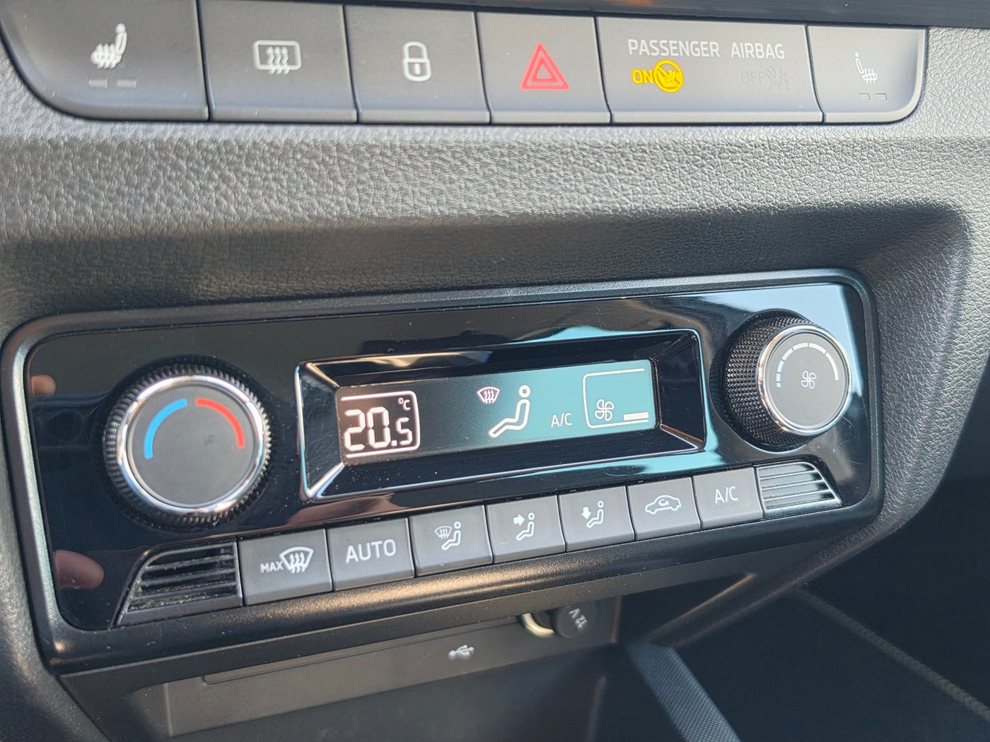 SKODA Fabia Combi 1.0 TSI Soleil-image-11