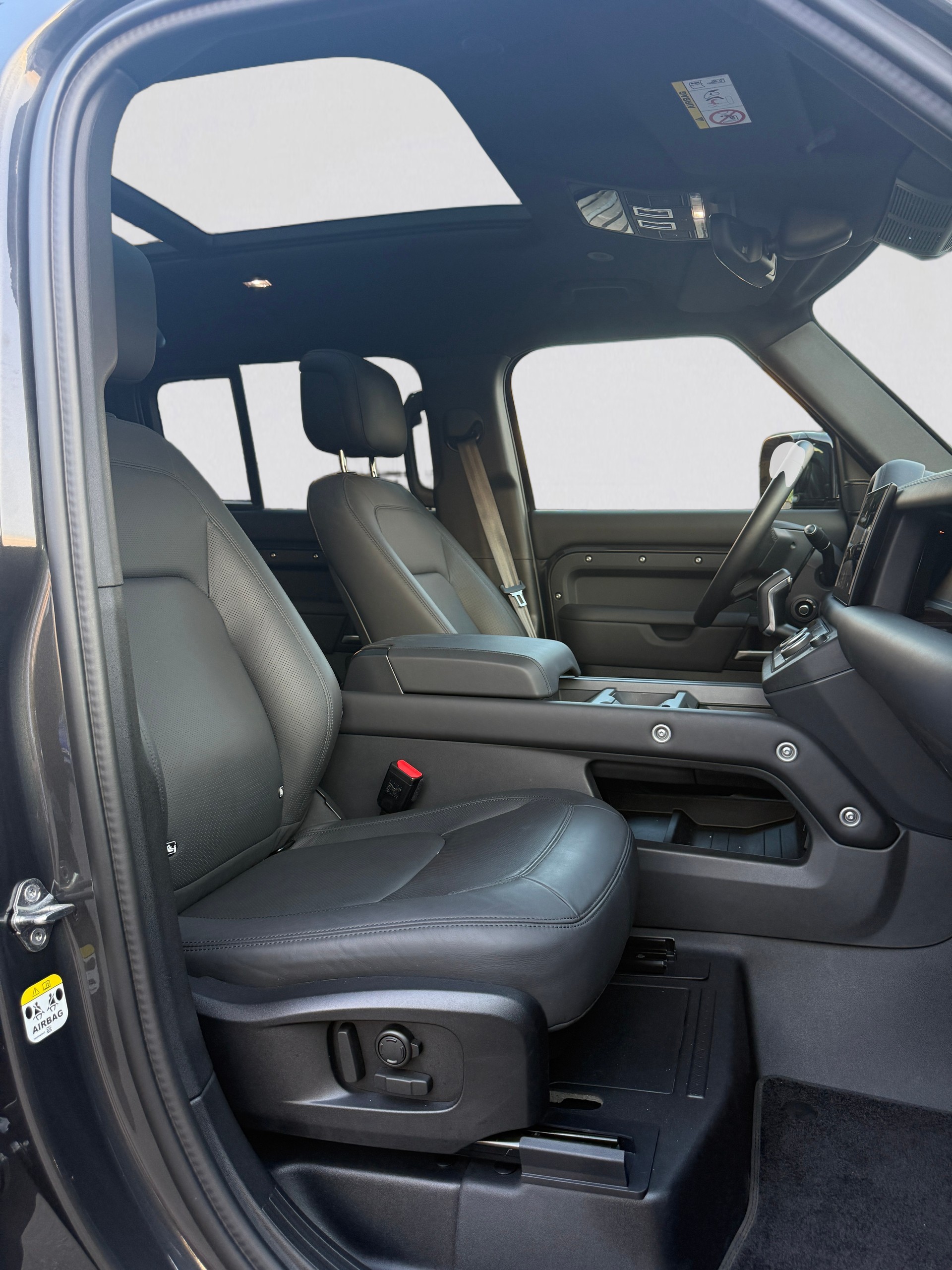 LAND ROVER DEFENDER 110 3.0 D I6 300 X-DYNAMIC HSE AWD AT8**STANDHEIZUNG*EL. AHK (3500 KG)*5 JAHRE/150000 HERSTELLERGARANTIE*-image-15