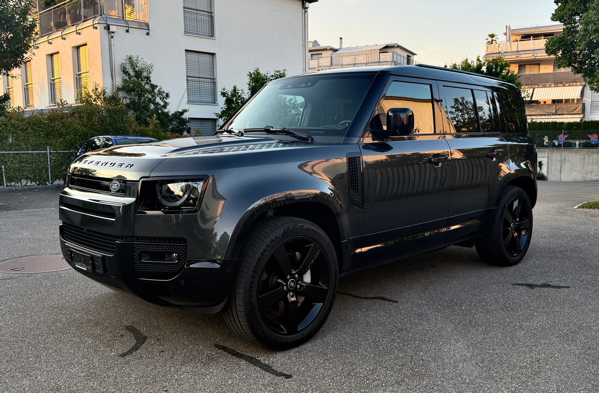 LAND ROVER DEFENDER 110 3.0 D I6 300 X-DYNAMIC HSE AWD AT8**STANDHEIZUNG*EL. AHK (3500 KG)*5 JAHRE/150000 HERSTELLERGARANTIE*-showroom-element-2