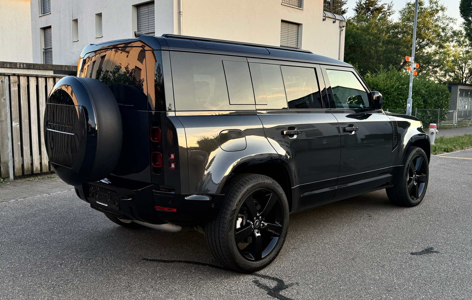 LAND ROVER DEFENDER 110 3.0 D I6 300 X-DYNAMIC HSE AWD AT8**STANDHEIZUNG*EL. AHK (3500 KG)*5 JAHRE/150000 HERSTELLERGARANTIE*-image-7
