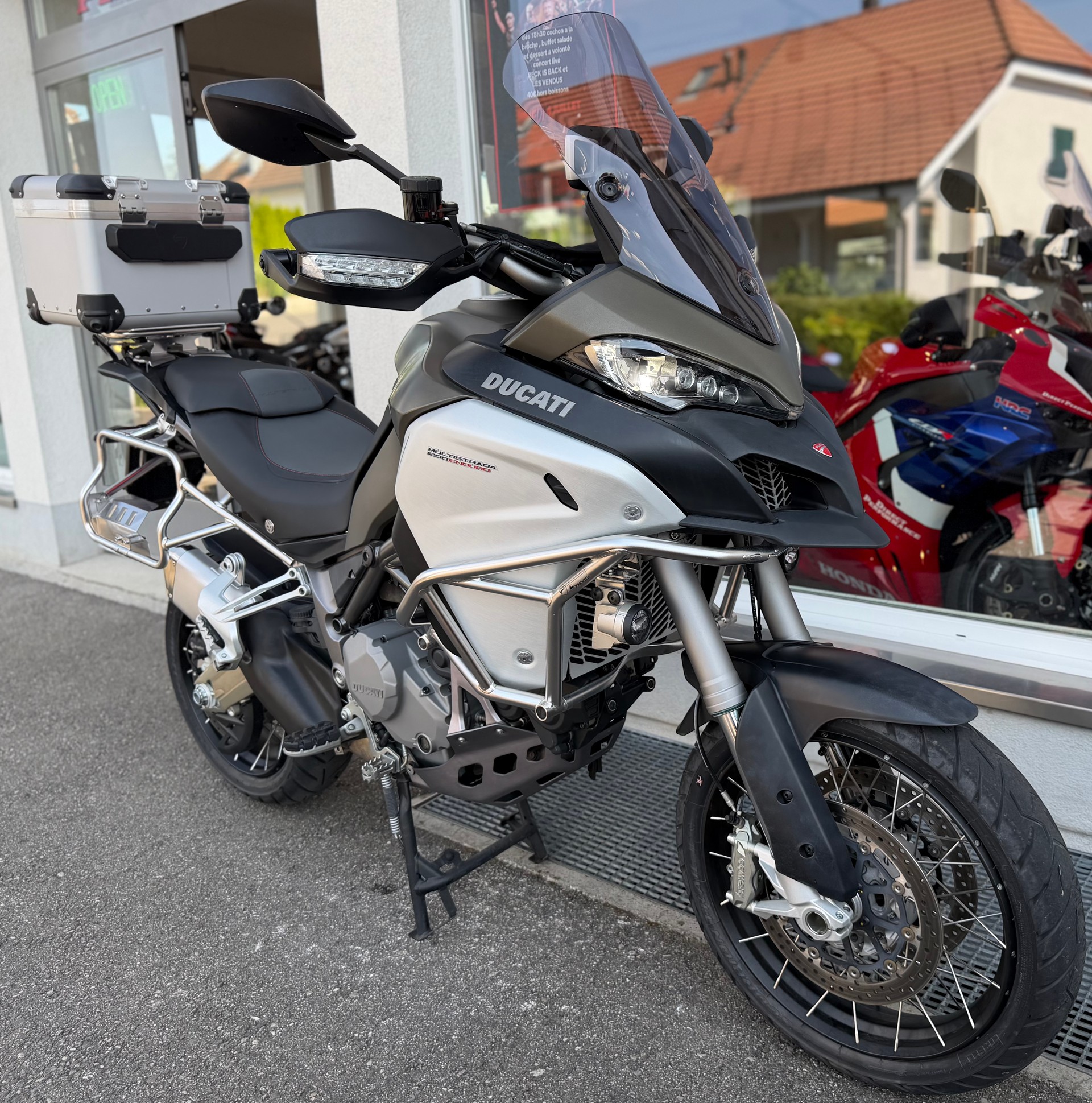 DUCATI Multistrada 1200 Enduro Touring Pack-showroom-element-2