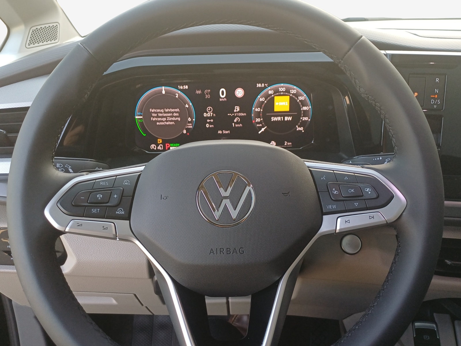 VW Multivan Liberty kurz 1.5 eHyb 4Motion-image-10