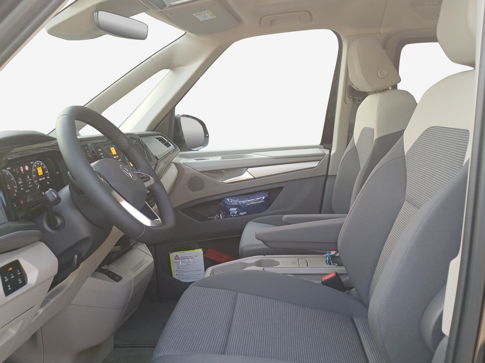VW Multivan Liberty kurz 1.5 eHyb 4Motion-image-8