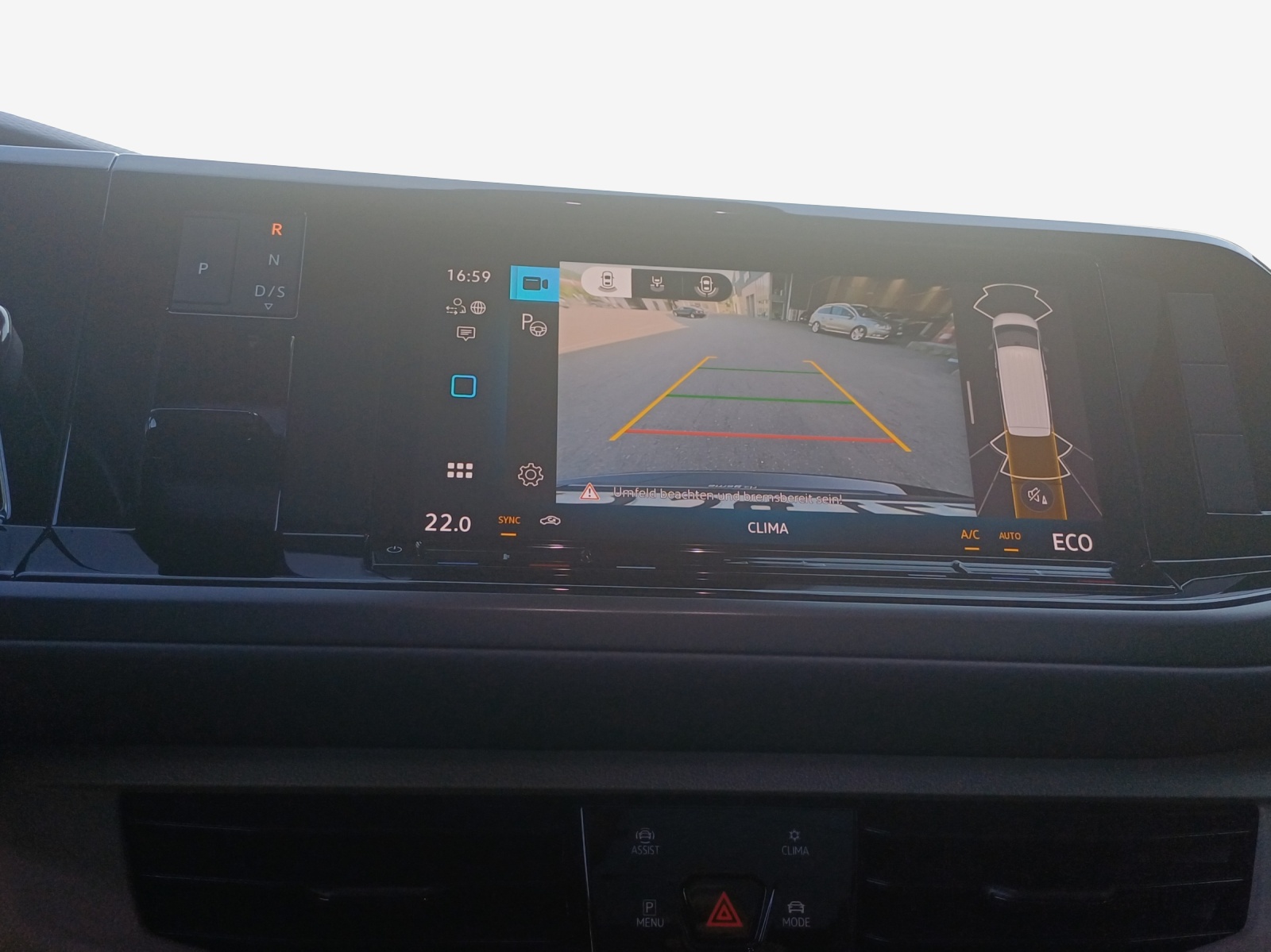 VW Multivan Liberty kurz 1.5 eHyb 4Motion-image-11