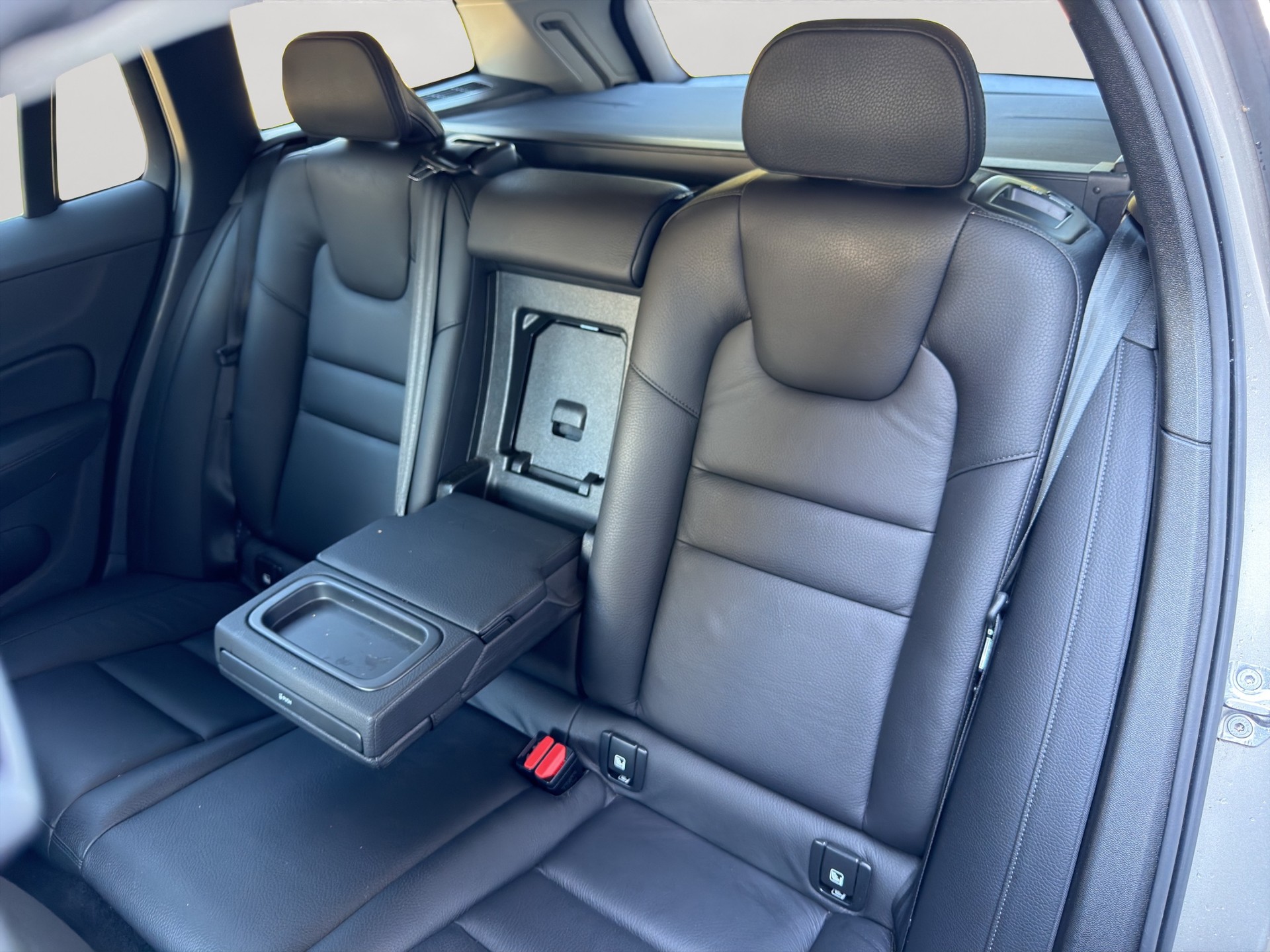 VOLVO V60 T6 eAWD Twin Engine Inscription Geartronic-image-3