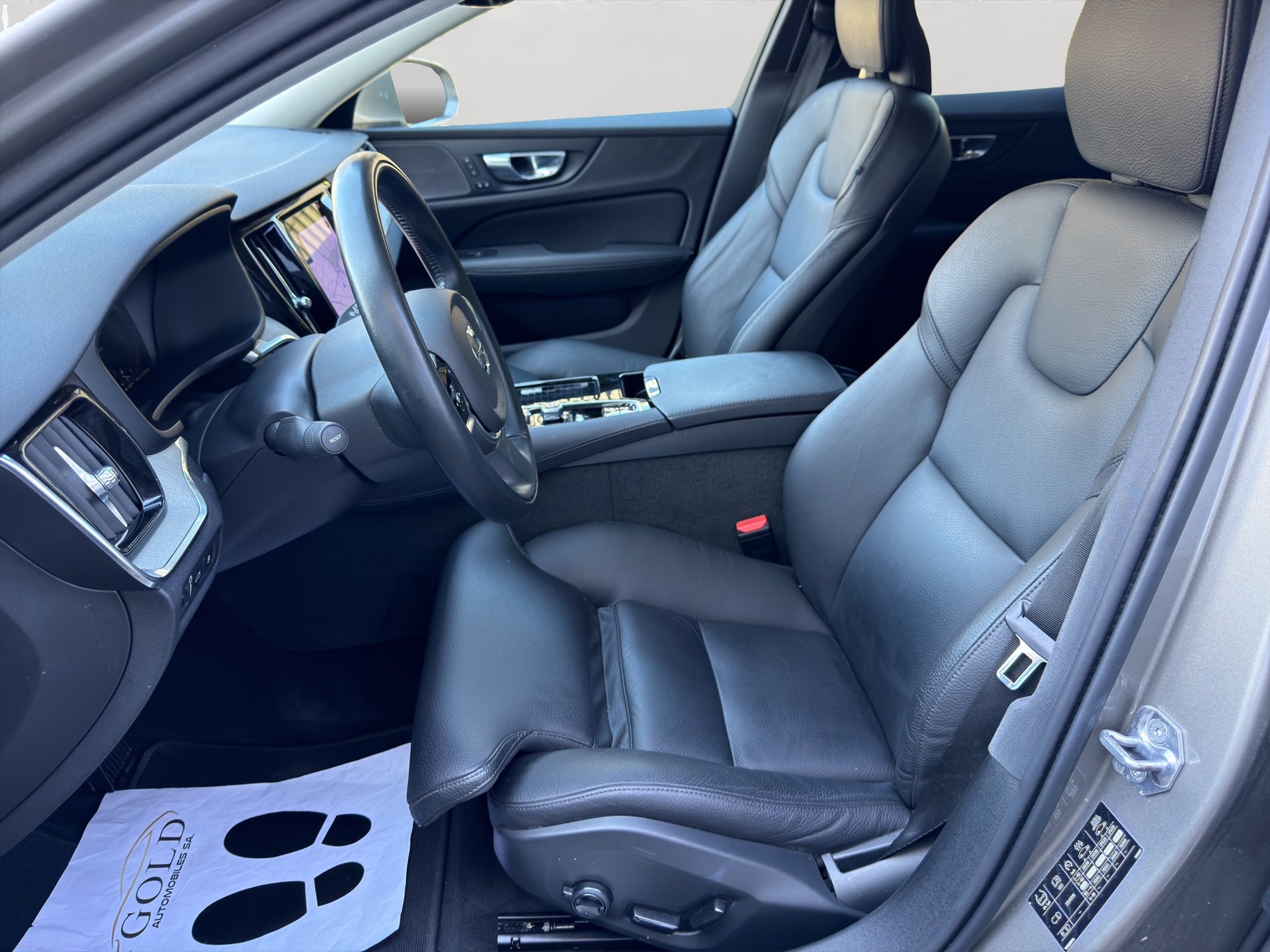 VOLVO V60 T6 eAWD Twin Engine Inscription Geartronic-image-4