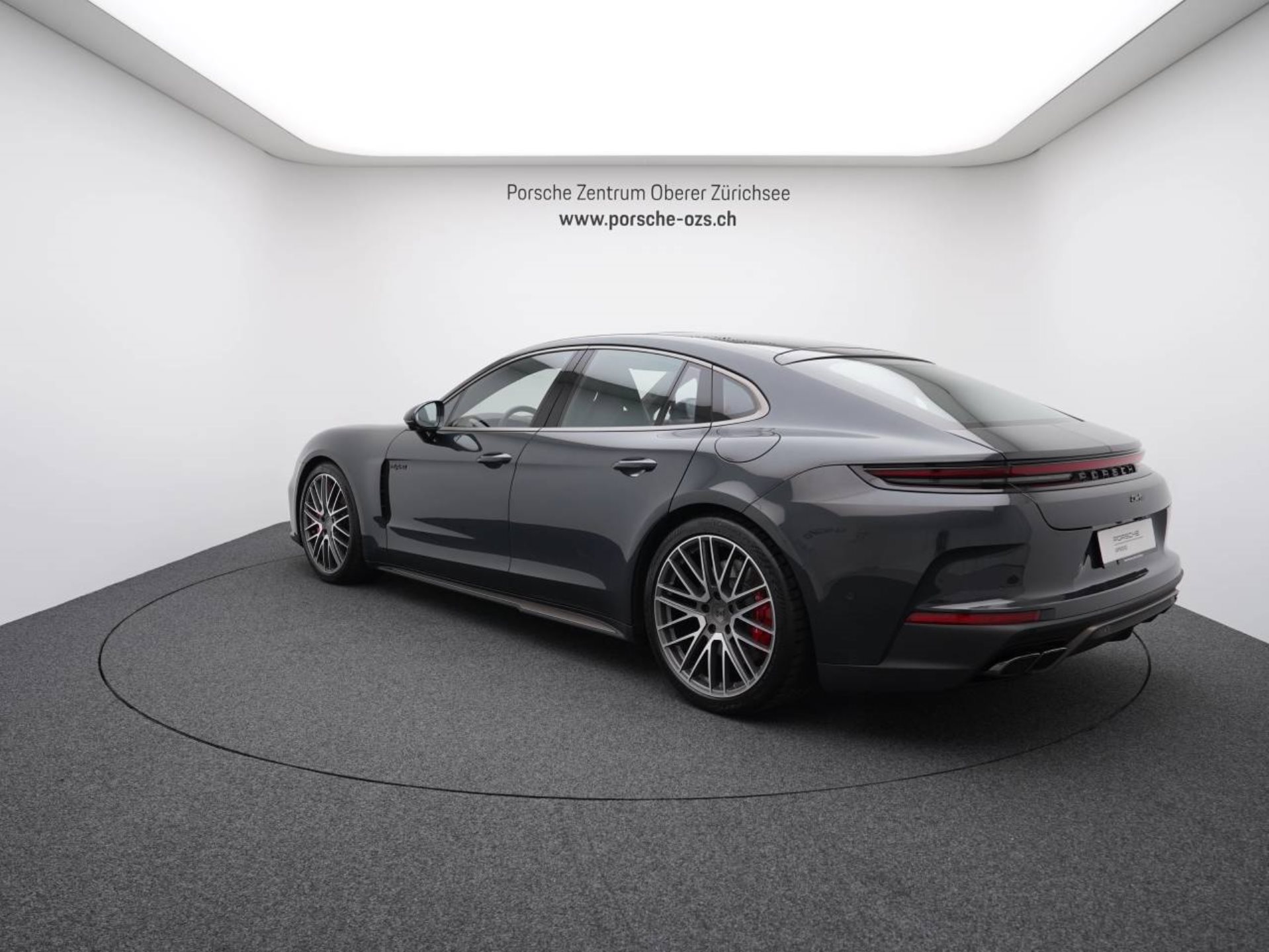 PORSCHE Panamera Turbo E-Hybrid-showroom-element-2